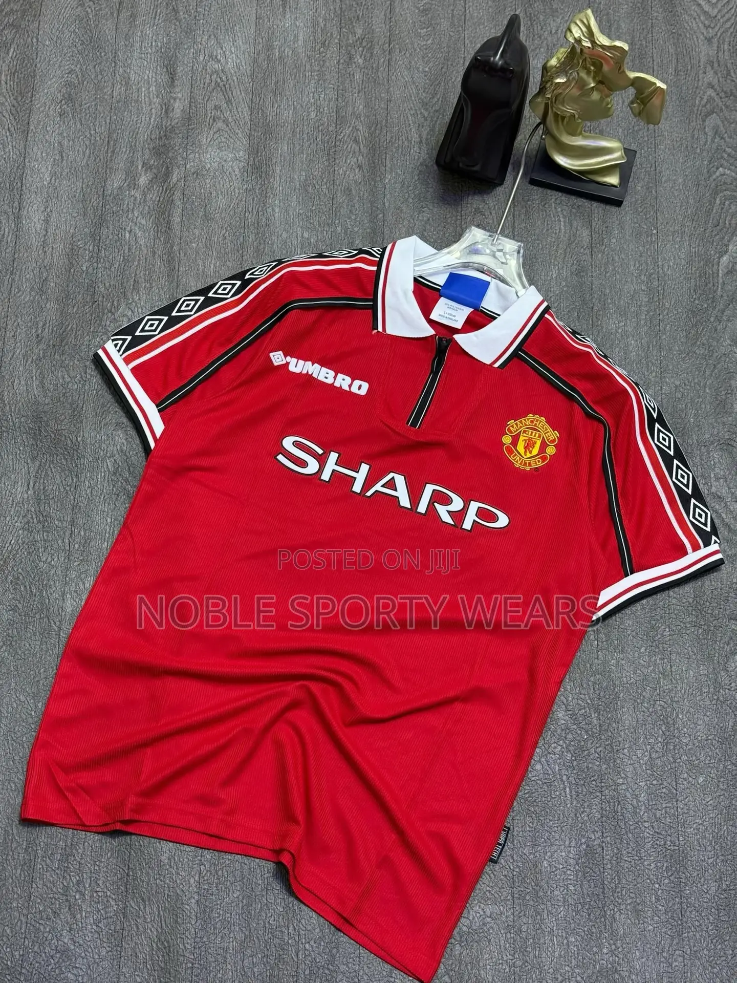 Manchester United Vintage Retro, Iconic Wear!