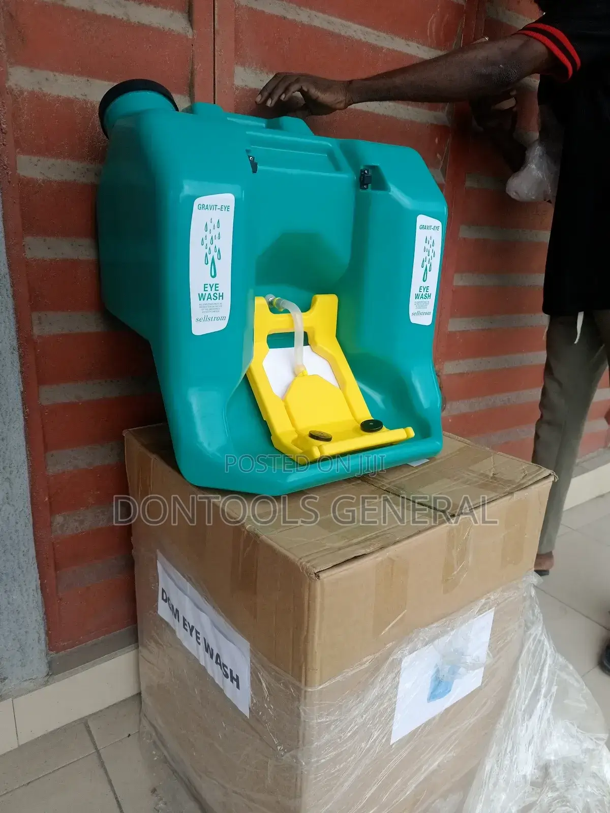 Eyewash Shower Station Sellstrom