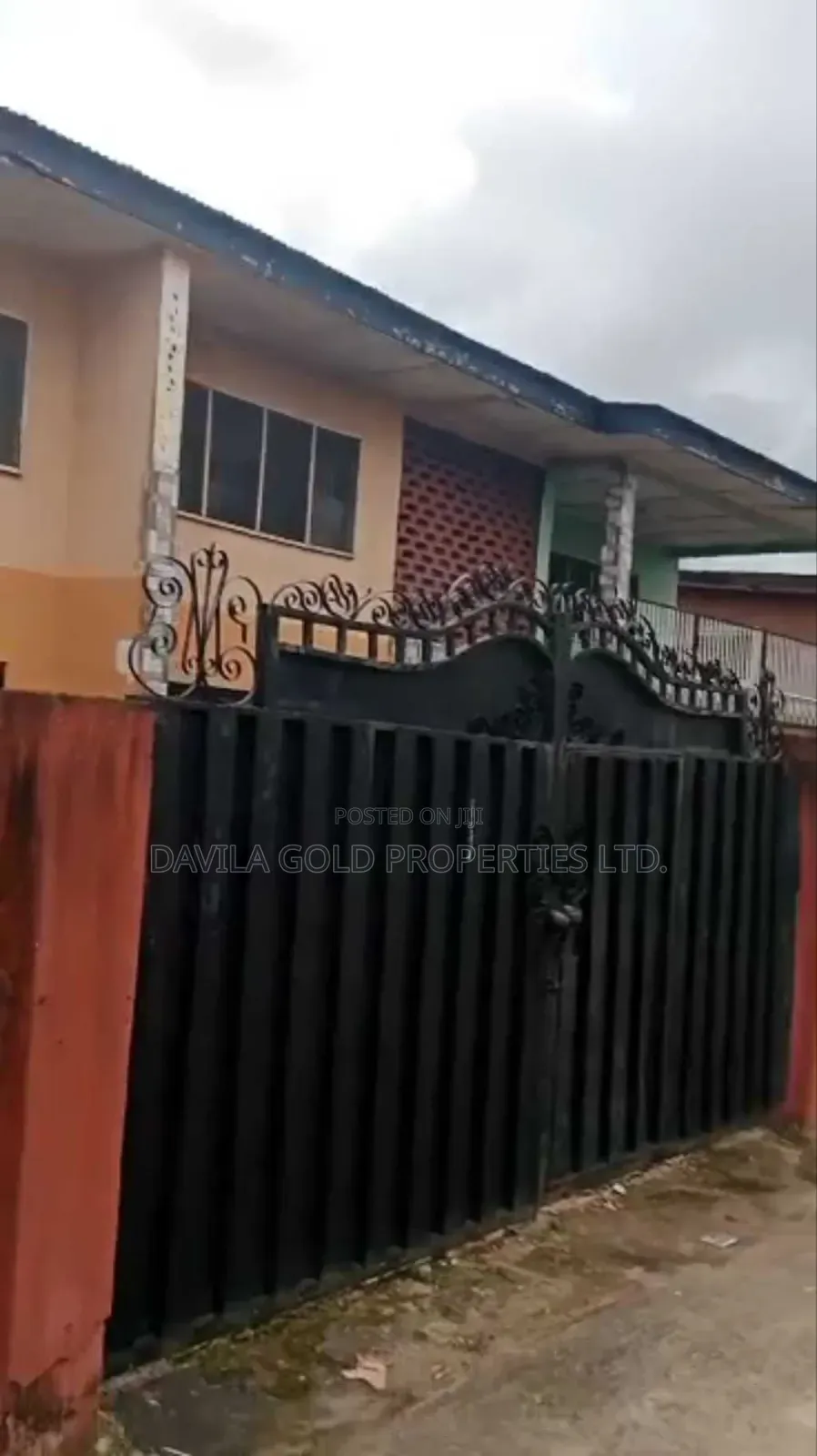 8bdrm Block of Flats in Benin City for sale