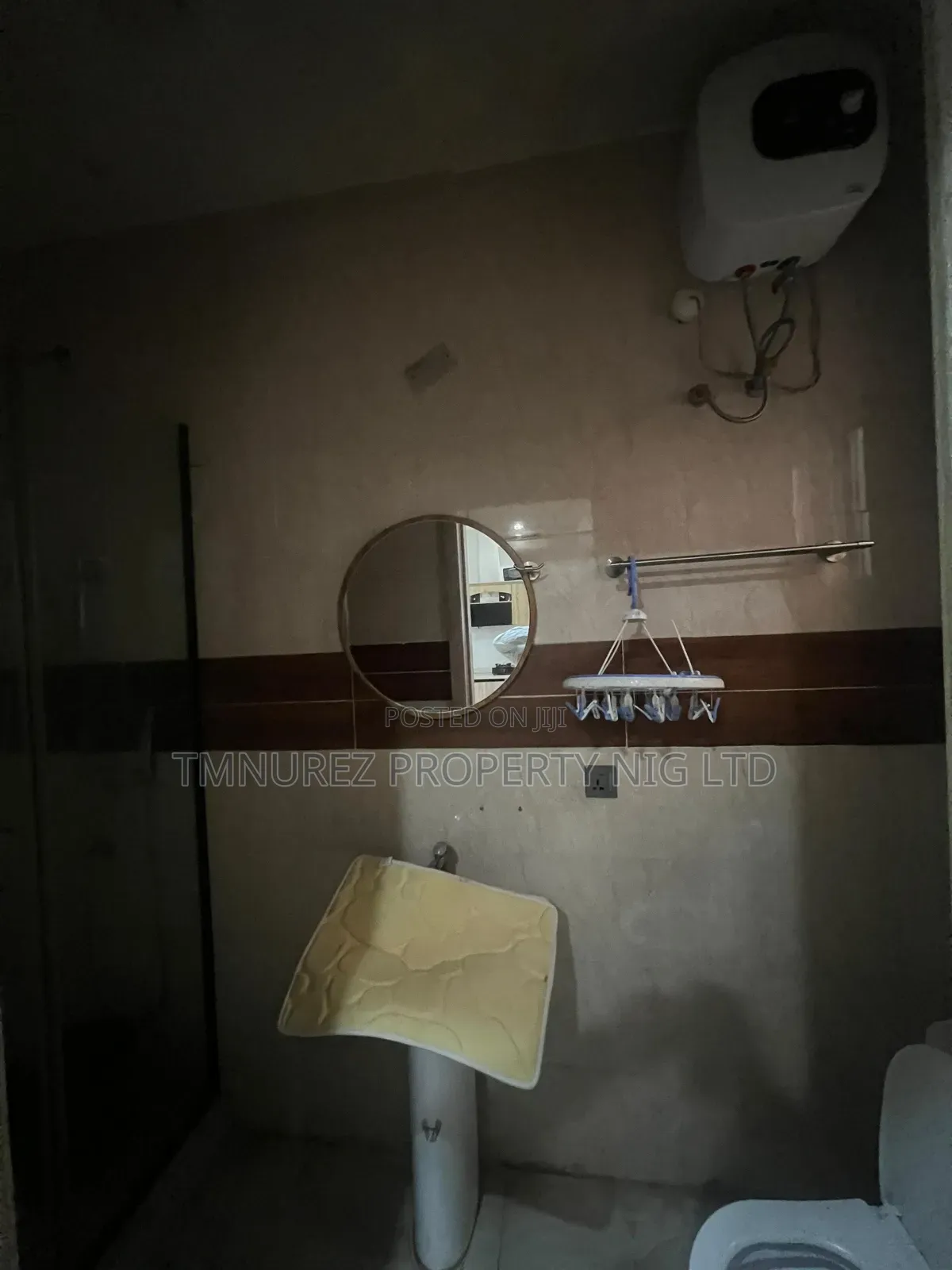Studio Apartment in Chevron Estate for rent