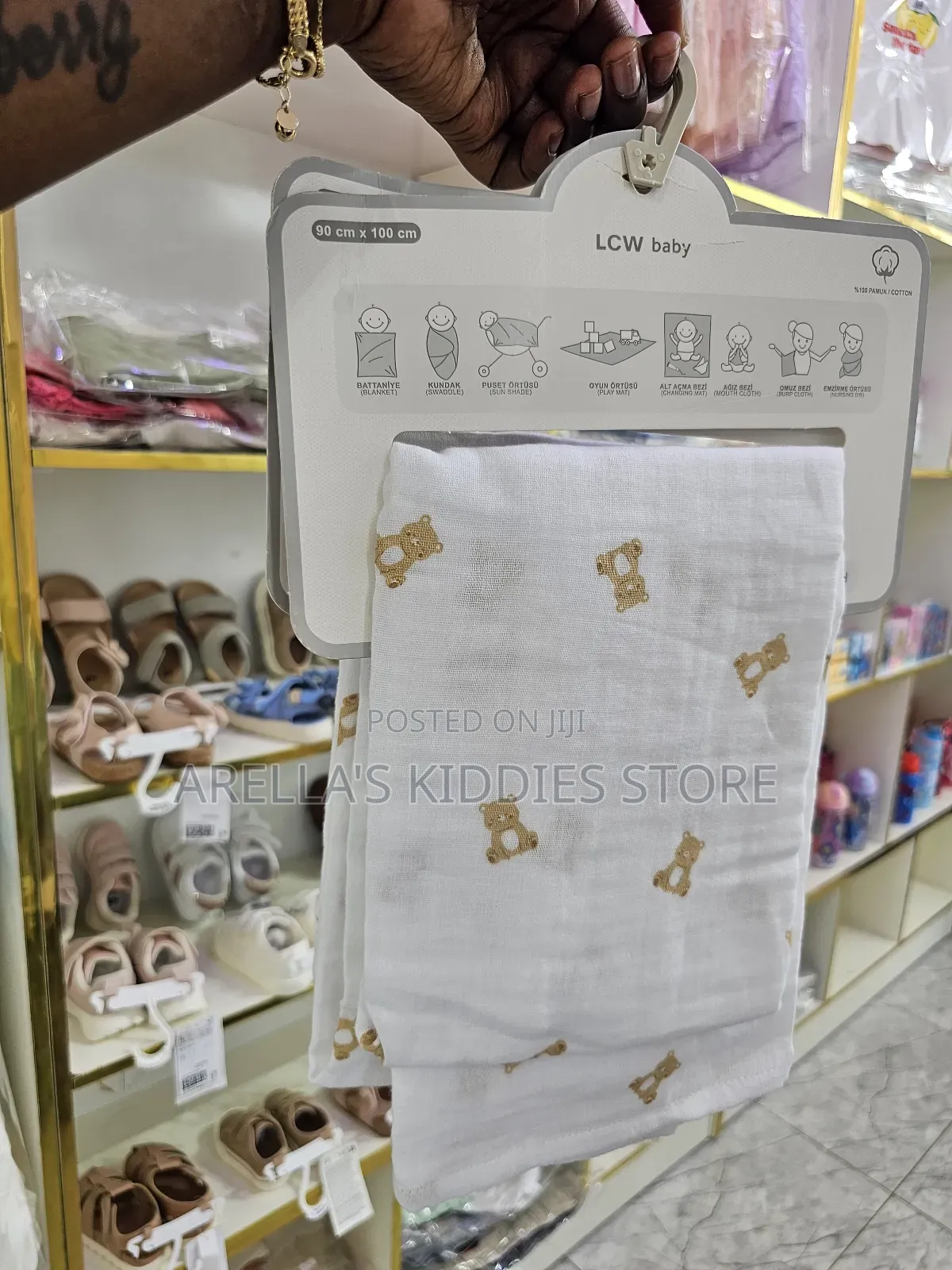 Lc Waikiki Baby Muslin Shawl With a Teddy Bear Print.
