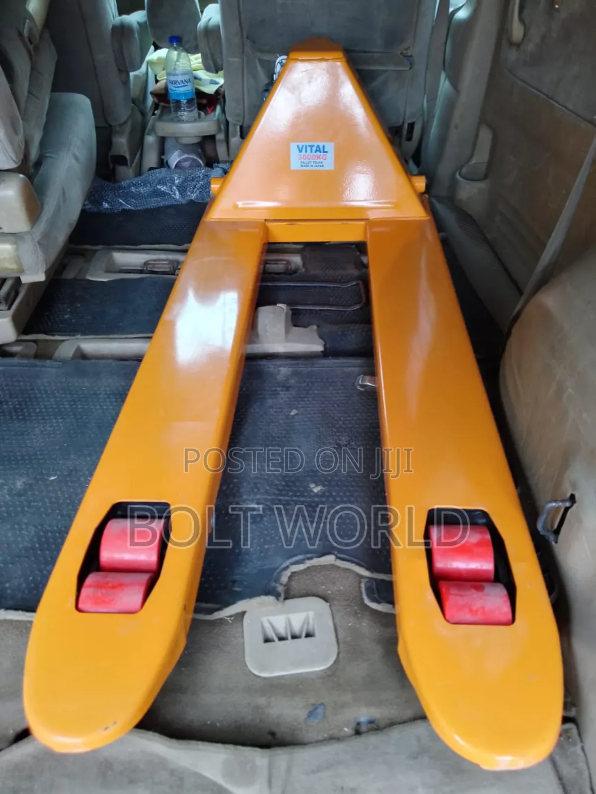Pallet Trucks for Lifting of Heavy Load