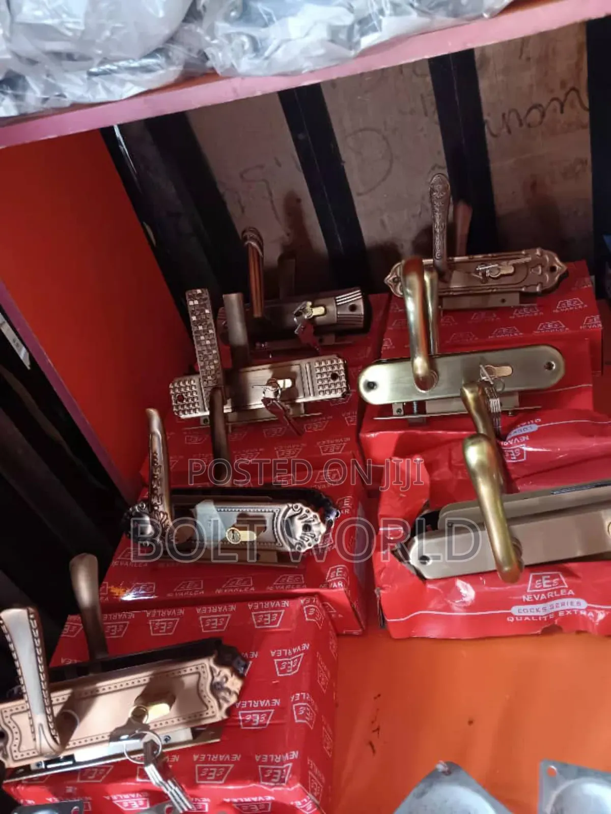 Keys and Handles for Locking of Warehouse