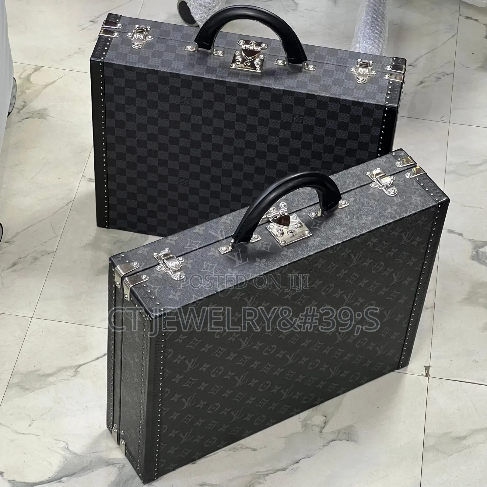 This Is A Louis Vuitton Alzer 60 Monogram Eclipse Suitcase.(Original)