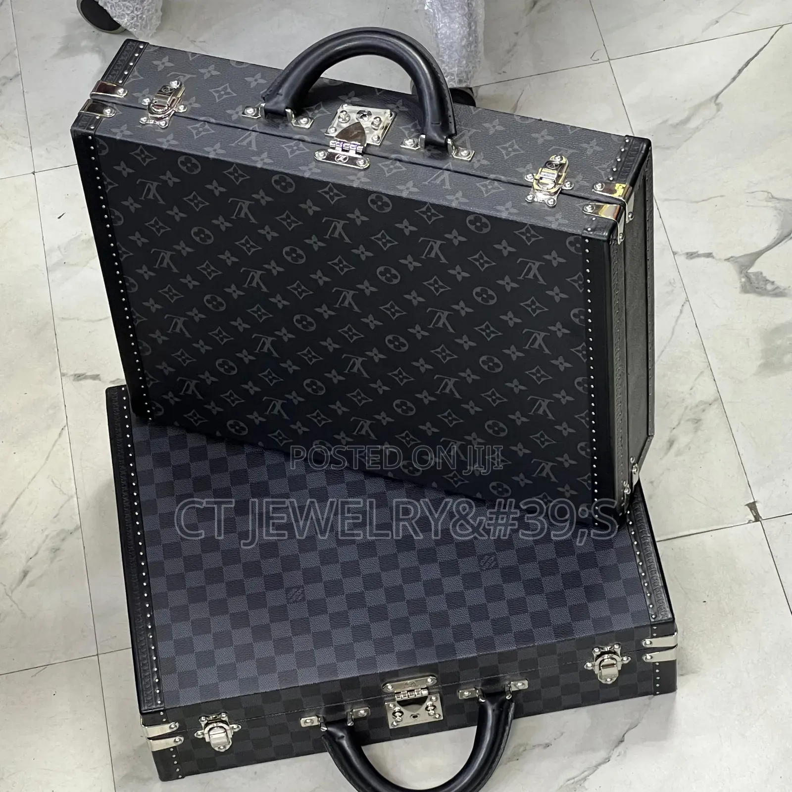 This Is A Louis Vuitton Alzer 60 Monogram Eclipse Suitcase.(Original)