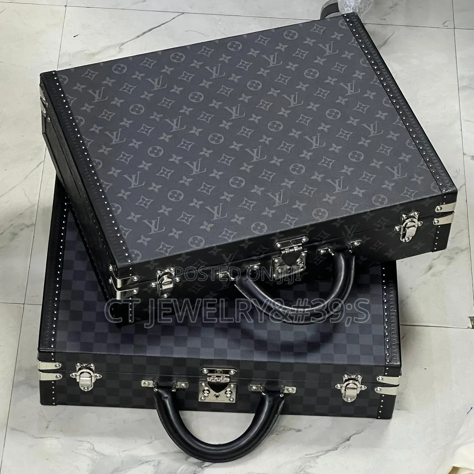 This Is A Louis Vuitton Alzer 60 Monogram Eclipse Suitcase.(Original)