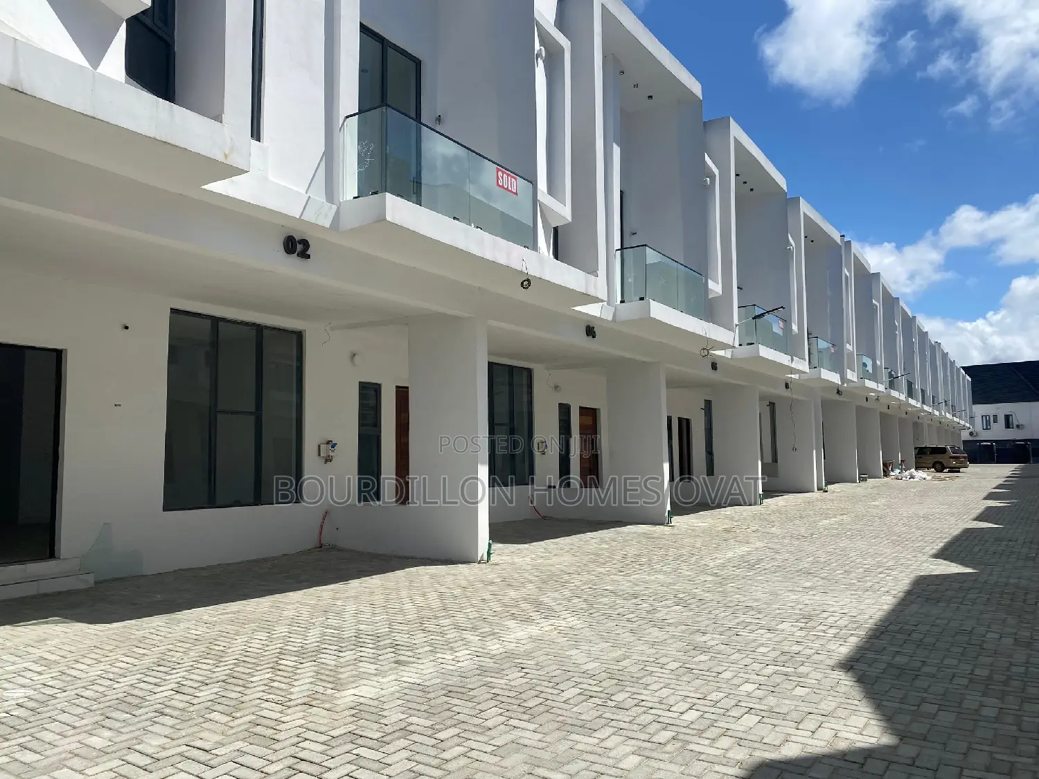 4bdrm Duplex in Harris Drive/Vgc for sale