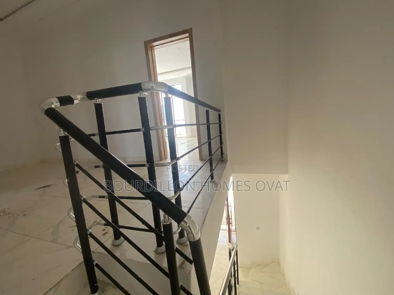 4bdrm Duplex in Harris Drive/Vgc for sale