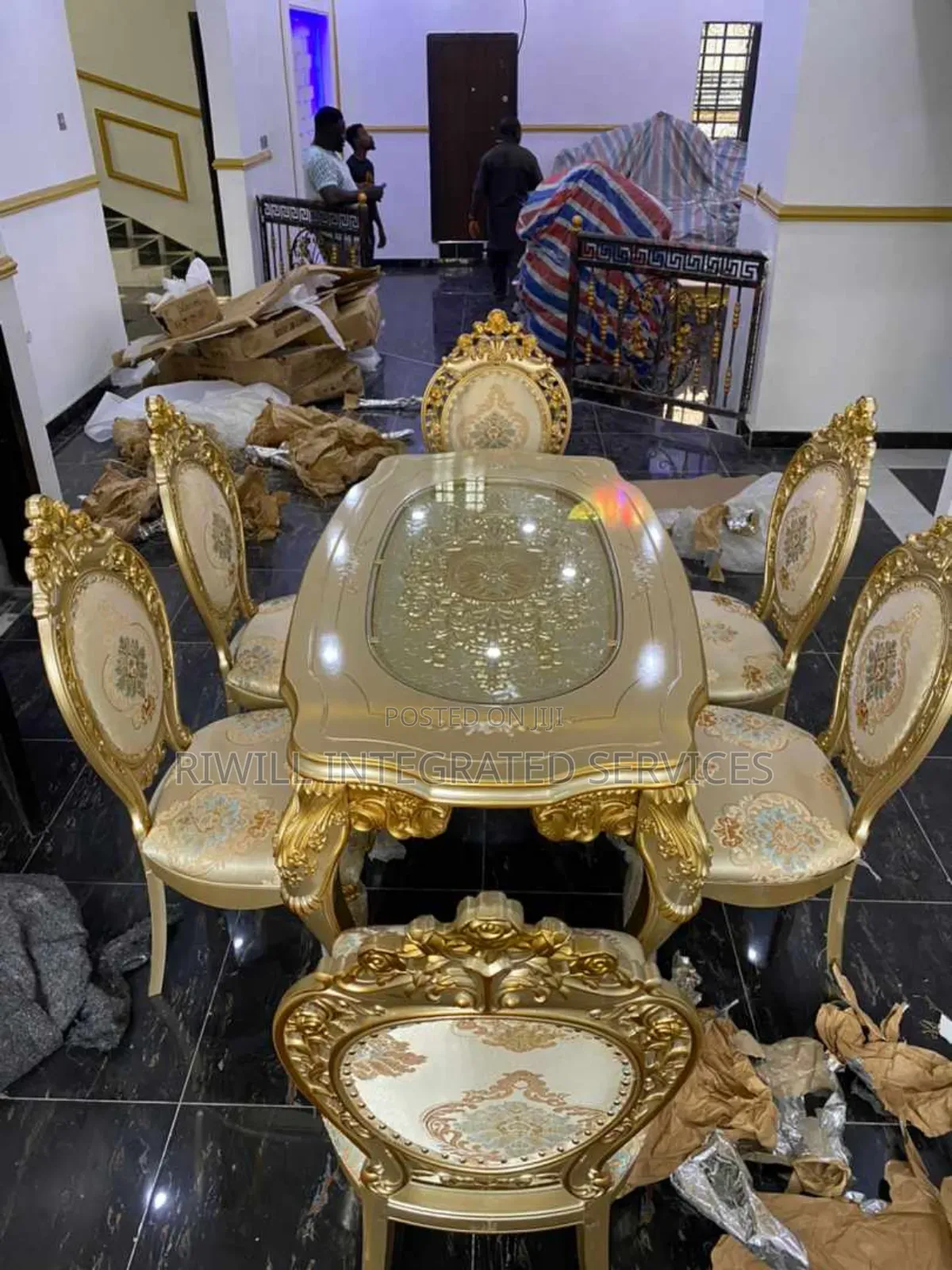 High Quality Royal Dining Table With Six Chairs