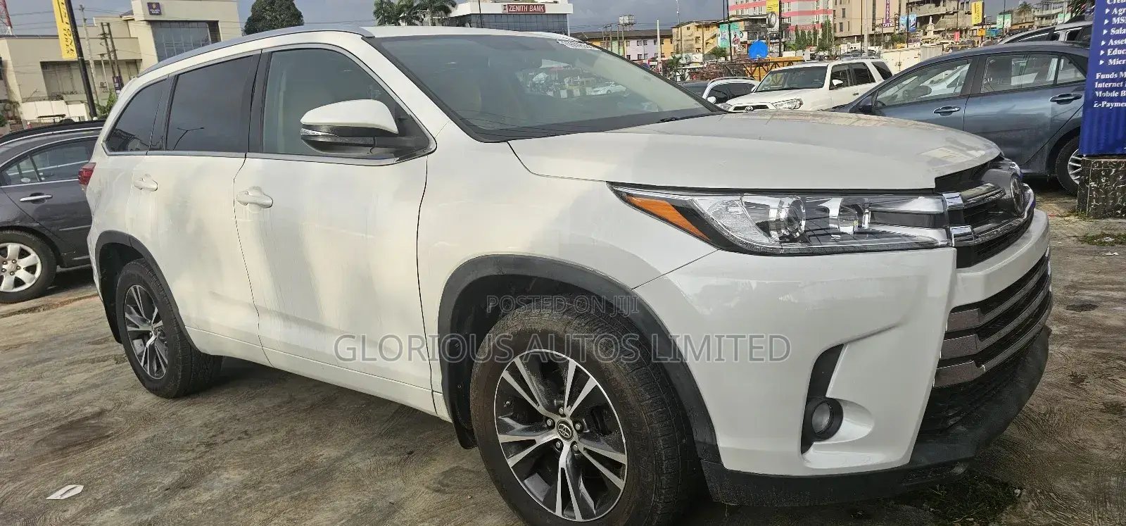 Toyota Highlander XLE 4x4 V6 (3.5L 6cyl 8A) 2017 White