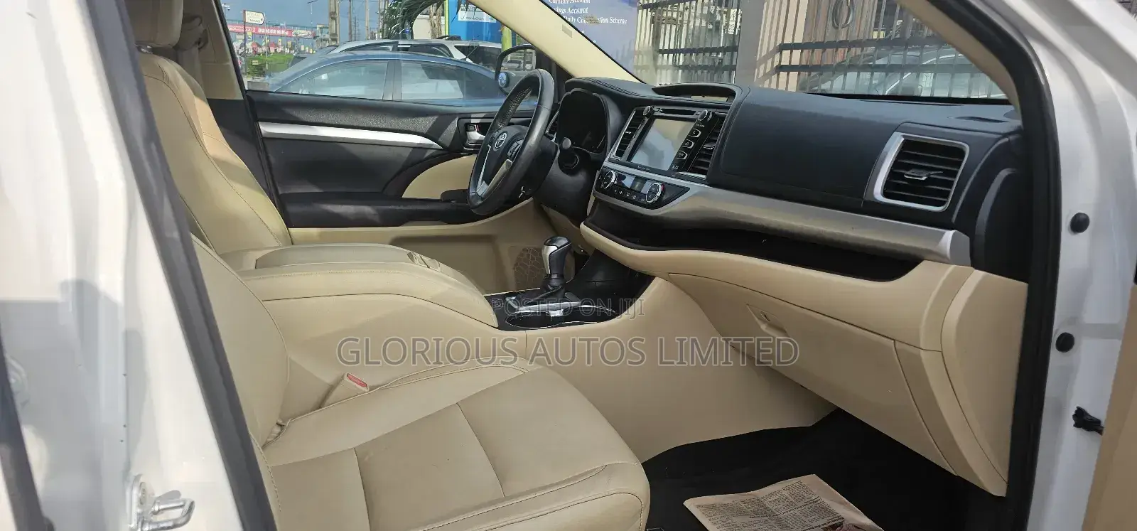 Toyota Highlander XLE 4x4 V6 (3.5L 6cyl 8A) 2017 White