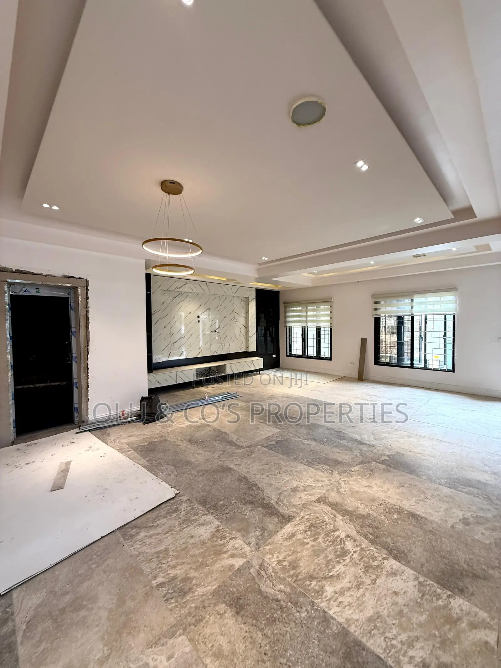 5bdrm Duplex in An Estate In Guzape for sale