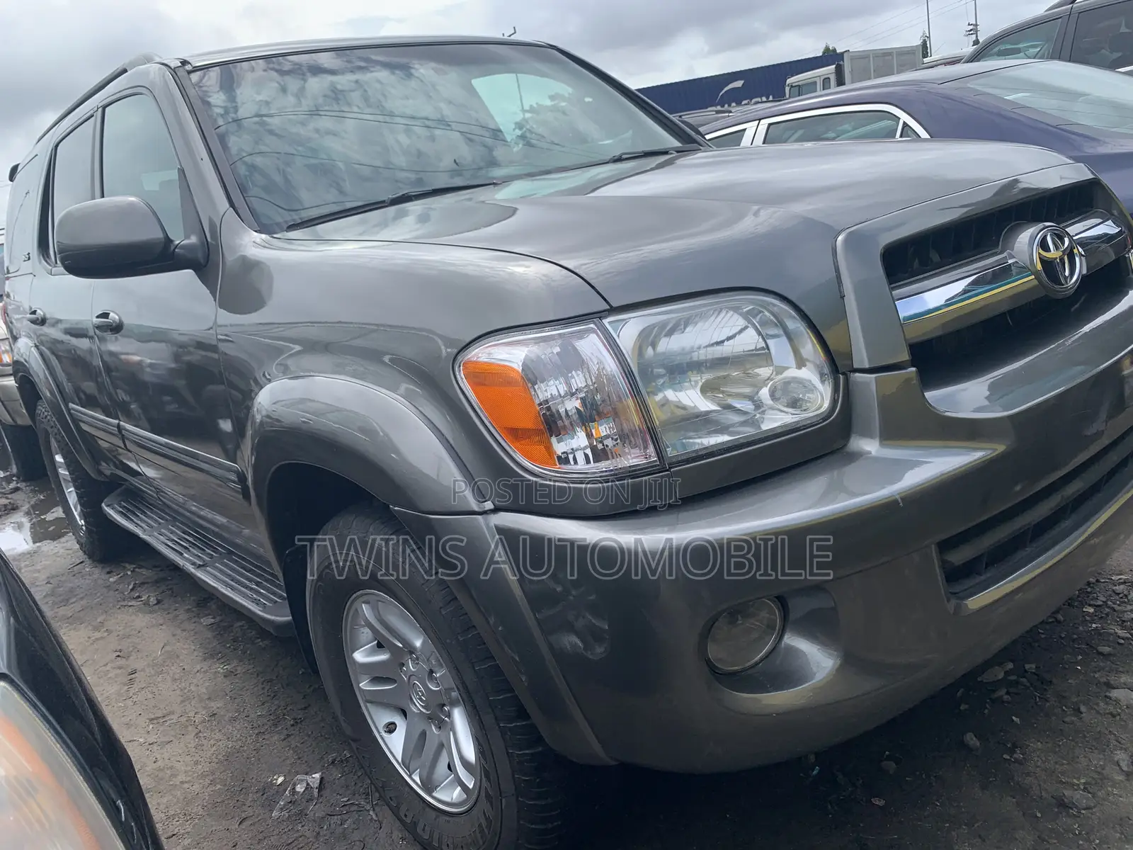 Toyota Sequoia Limited 4dr SUV 4WD (4.7L 8cyl 5A) 2007 Gray