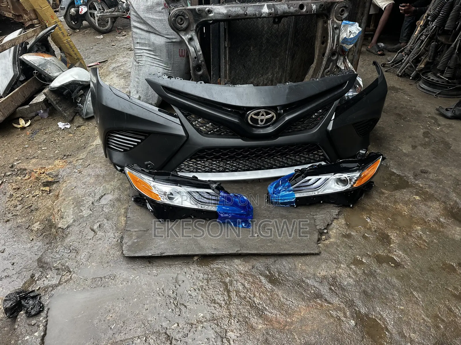 Full Light and Bumper Camry 2019 Se