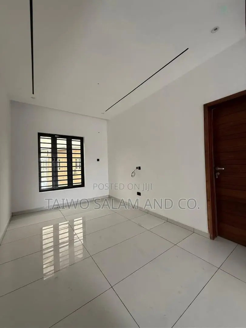 4bdrm Duplex in Akobo for sale