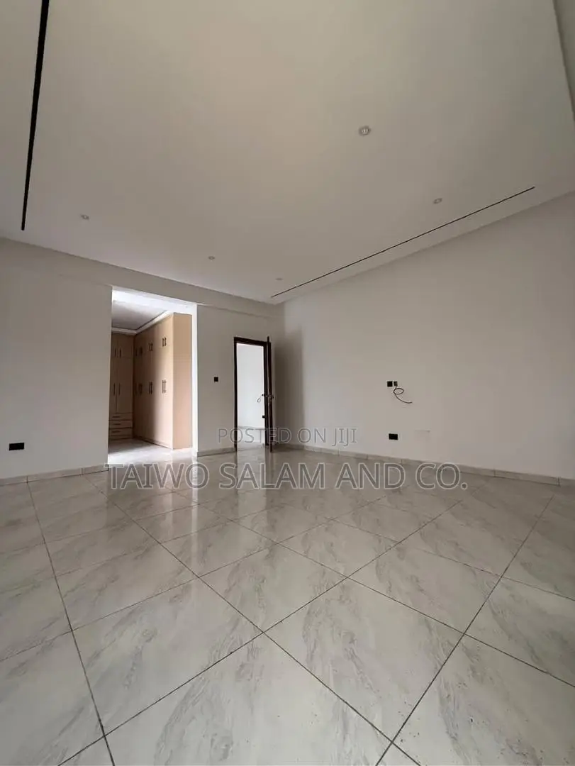 4bdrm Duplex in Akobo for sale