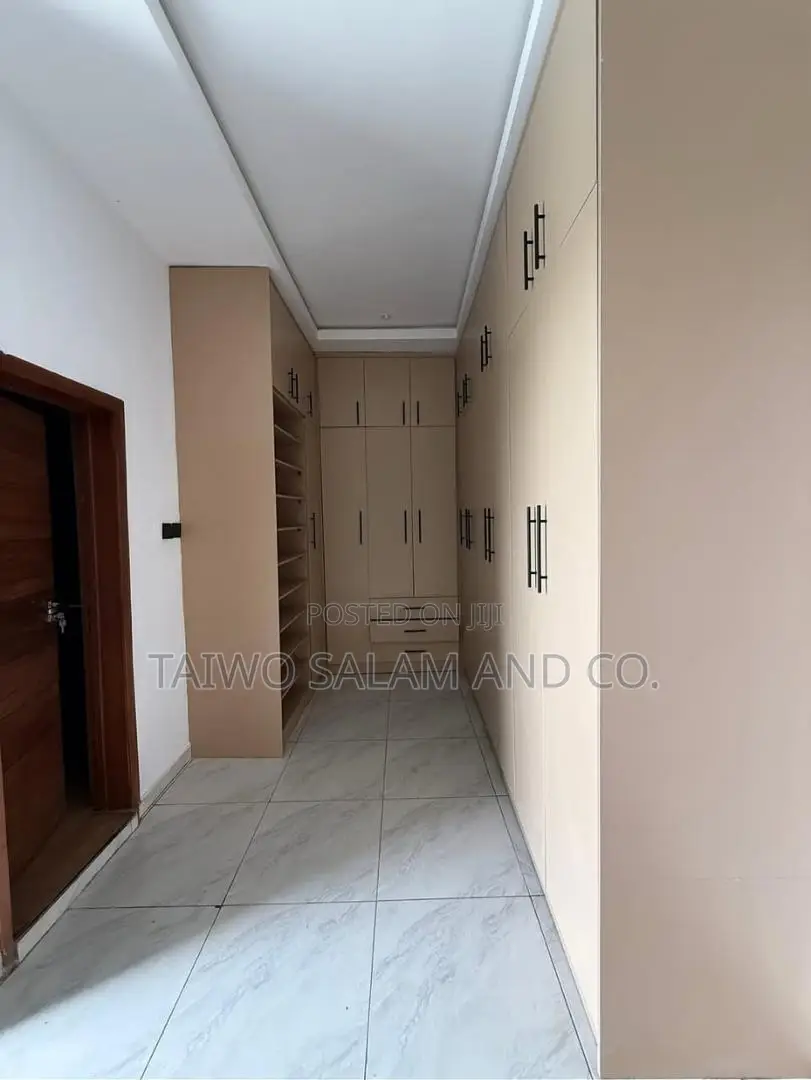 4bdrm Duplex in Akobo for sale