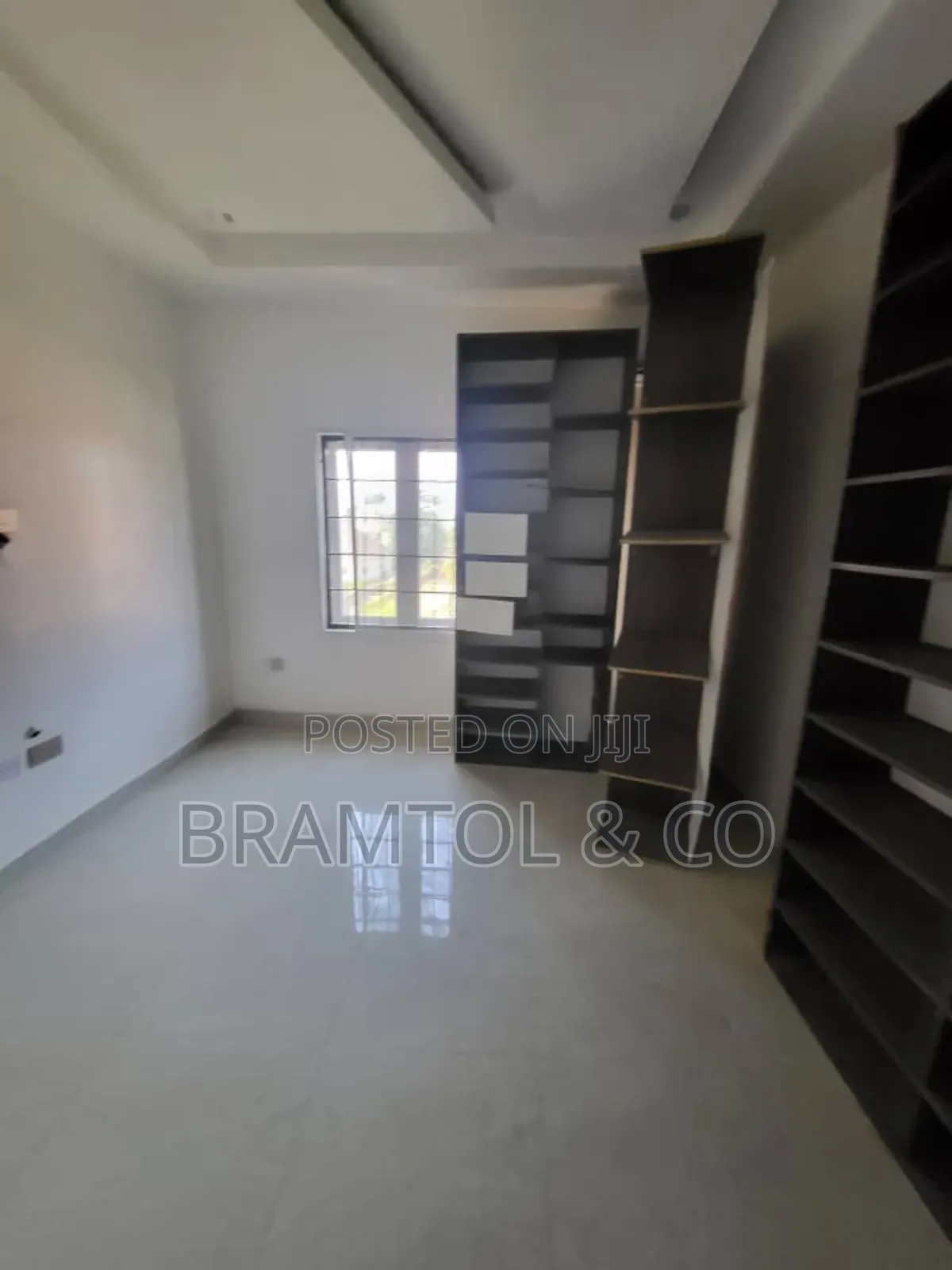 5bdrm Duplex in Idu Industrial for rent