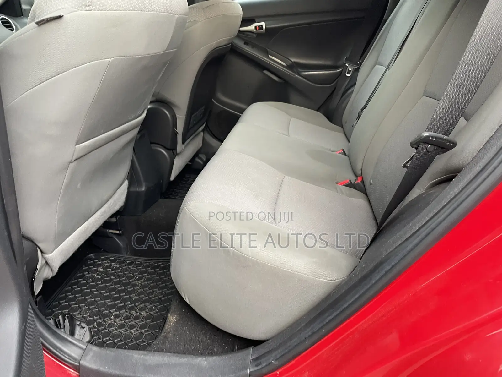 Toyota Matrix Hatchback FWD (1.8L 4cyl 5M) 2010 Red