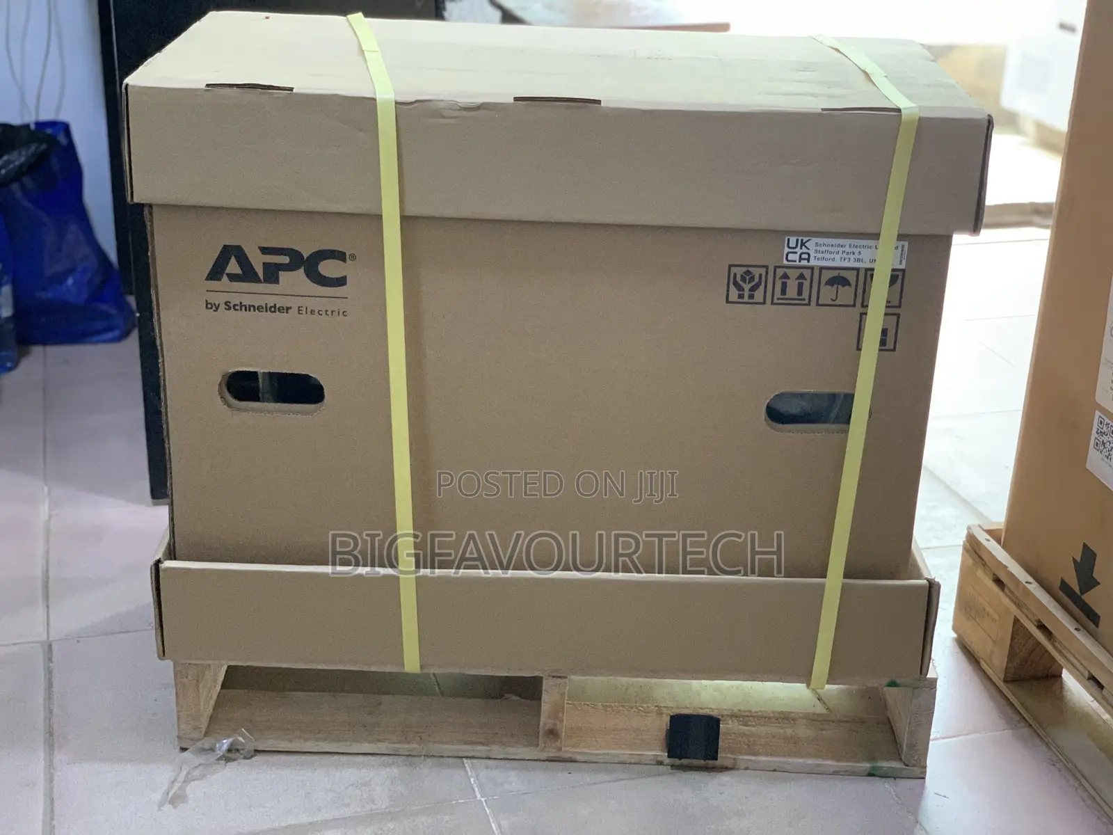 Apc Smart-Ups C 3000va (2100 Watts) LCD 230v Smc3000i