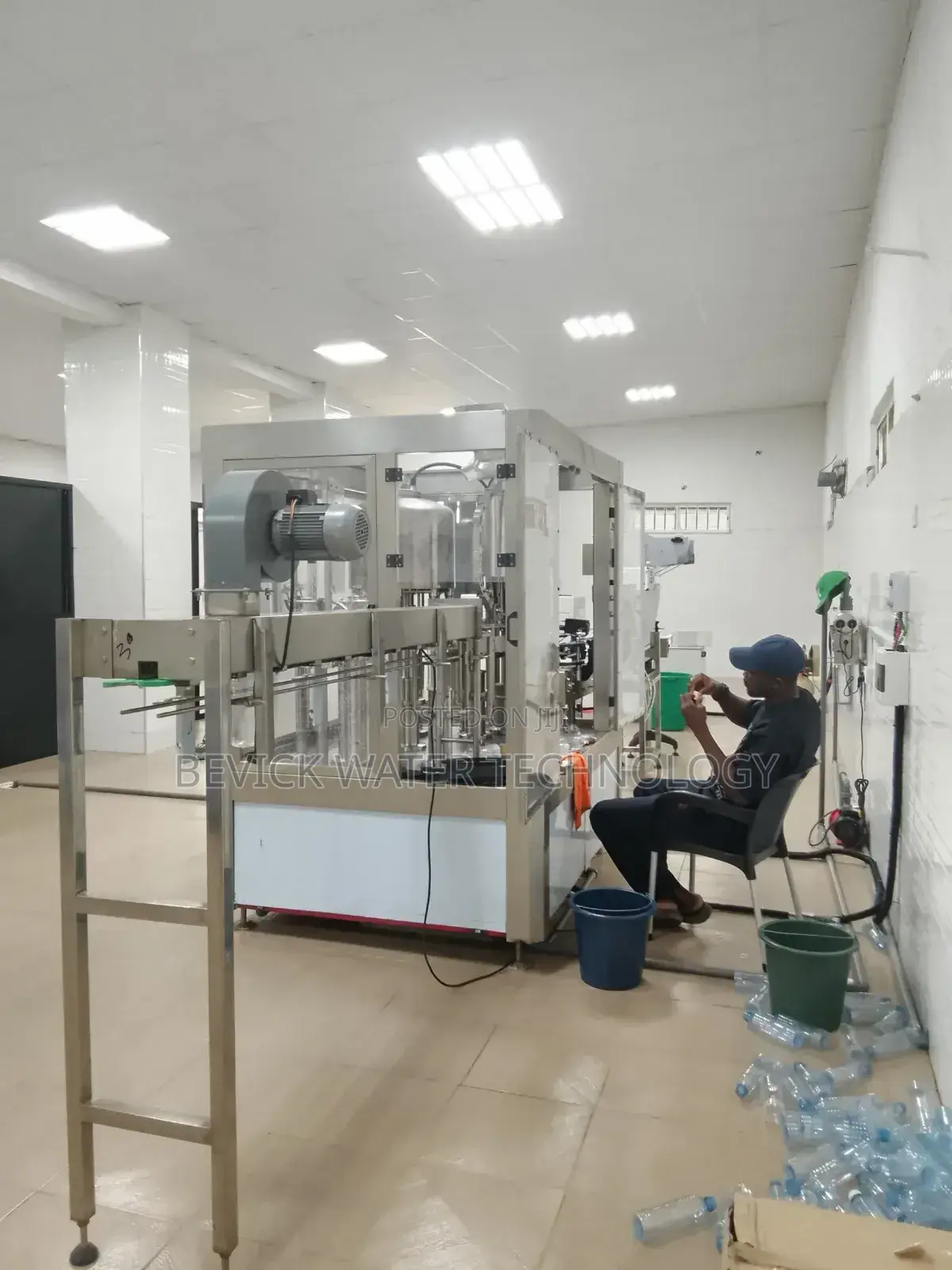 Bottle Water Filling and Capping Machine