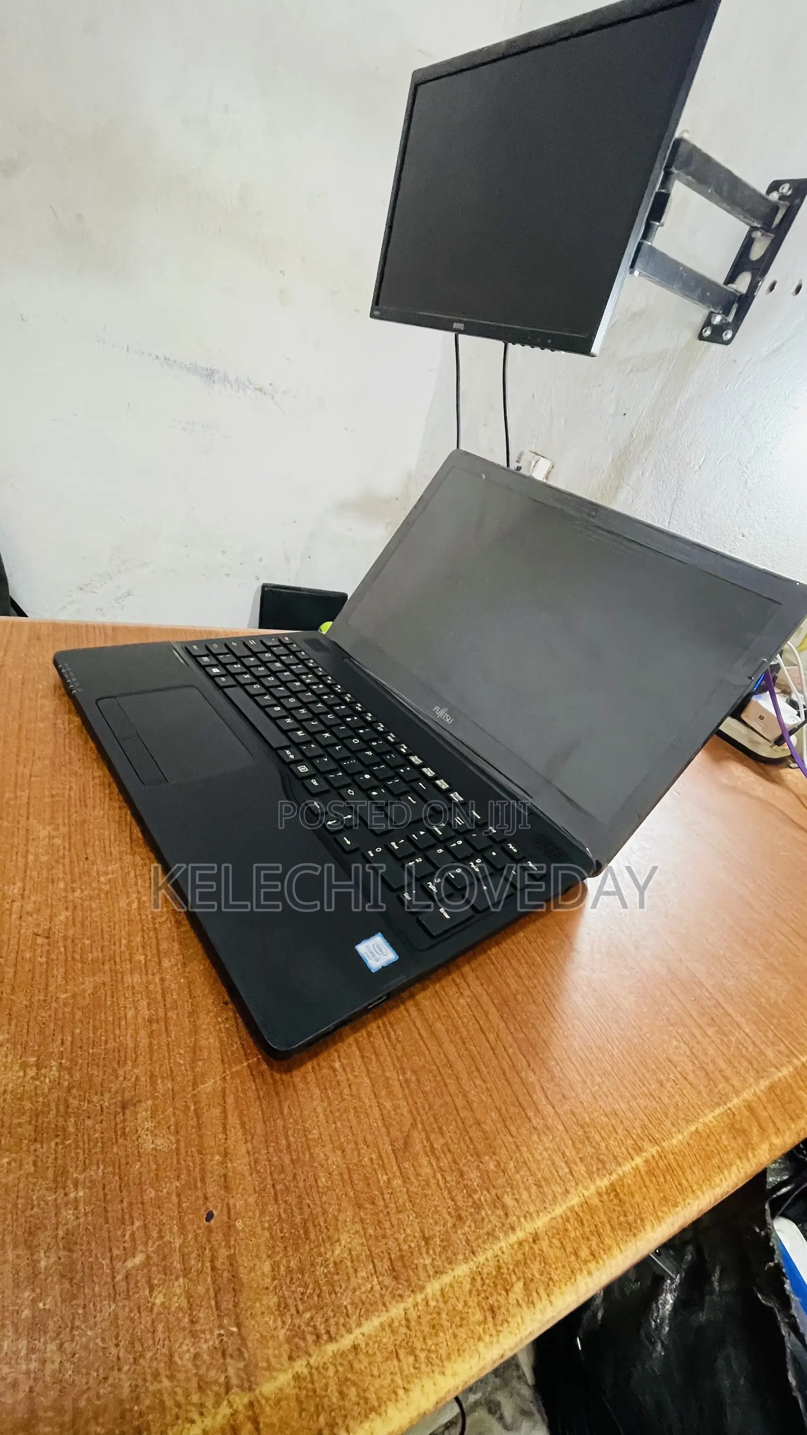 Laptop Fujitsu Lifebook A555 8GB Intel Core i5 SSD 256GB