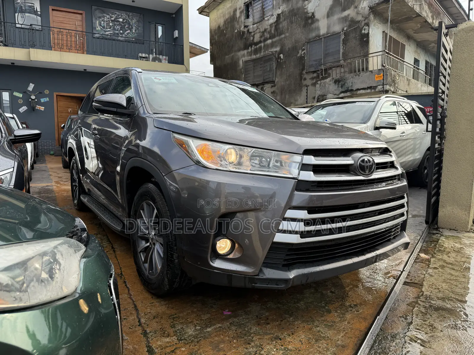 Toyota Highlander XLE 4x4 V6 (3.5L 6cyl 8A) 2018 Gray