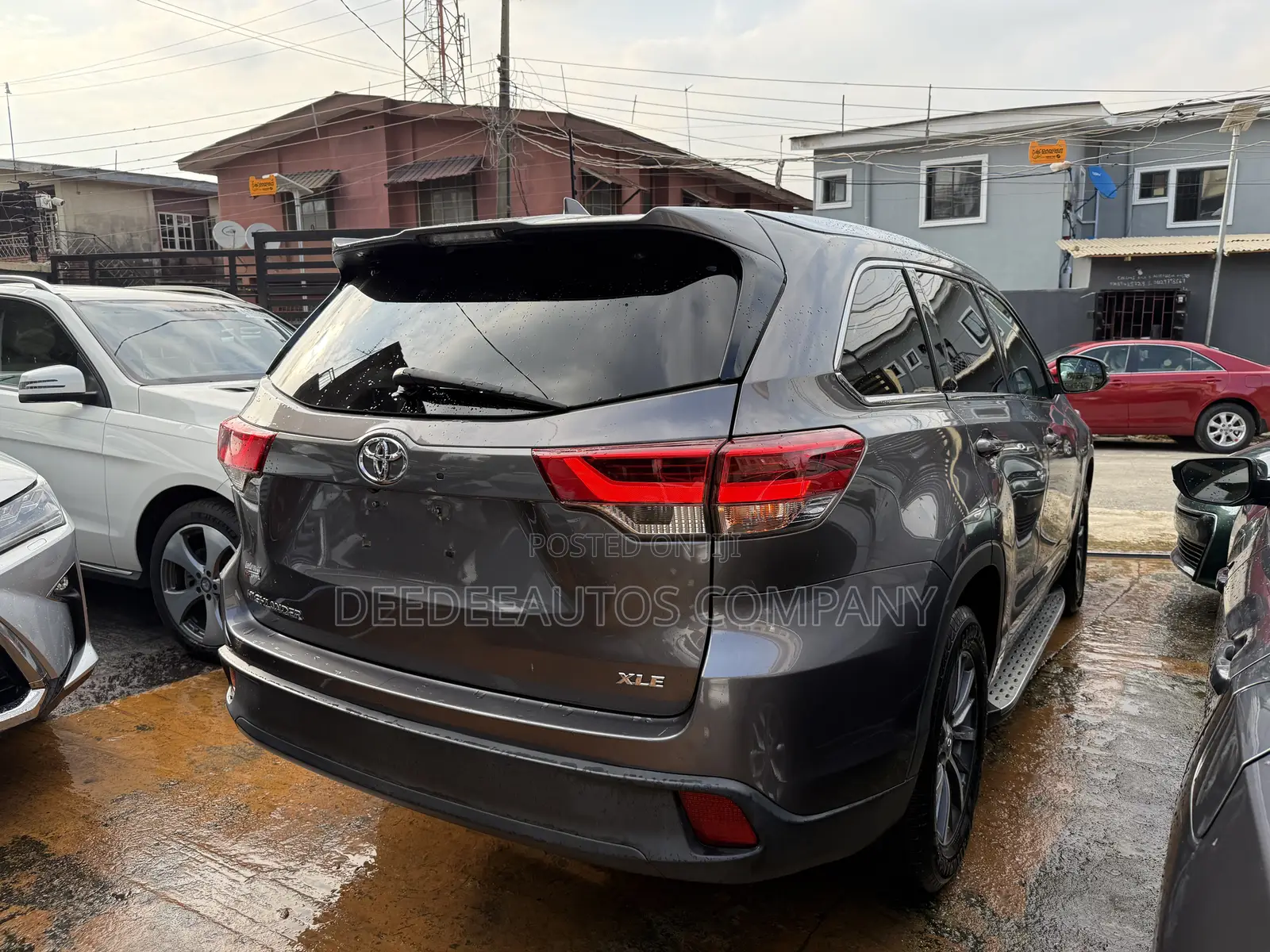 Toyota Highlander XLE 4x4 V6 (3.5L 6cyl 8A) 2018 Gray