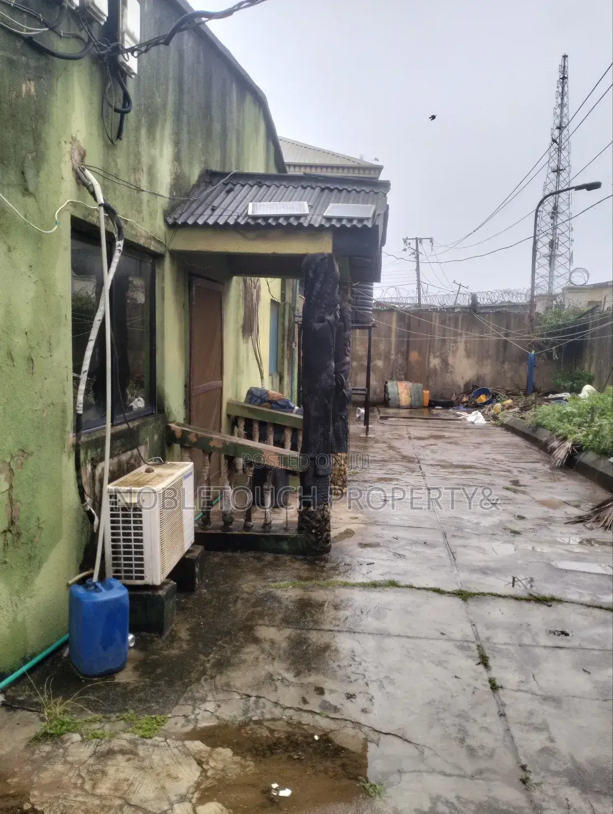 6bdrm Bungalow in Ikotun Idimu Road, Iseri Olofin for sale