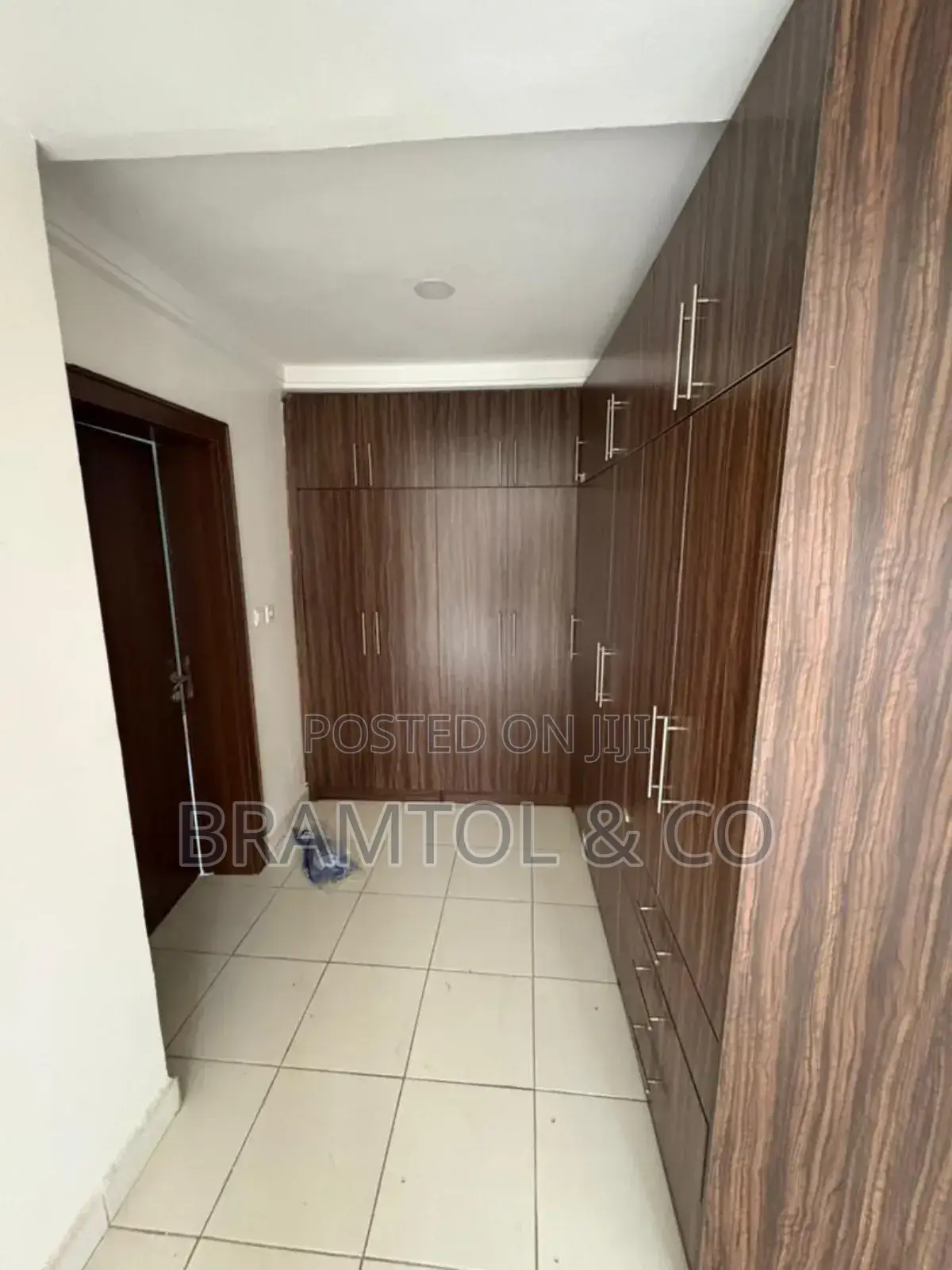 6bdrm Duplex in Apo District for rent