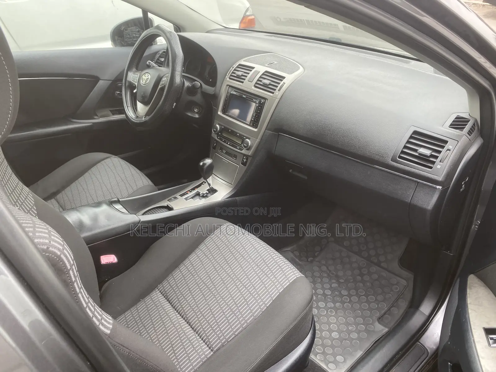 Toyota Avensis 2016 Gray