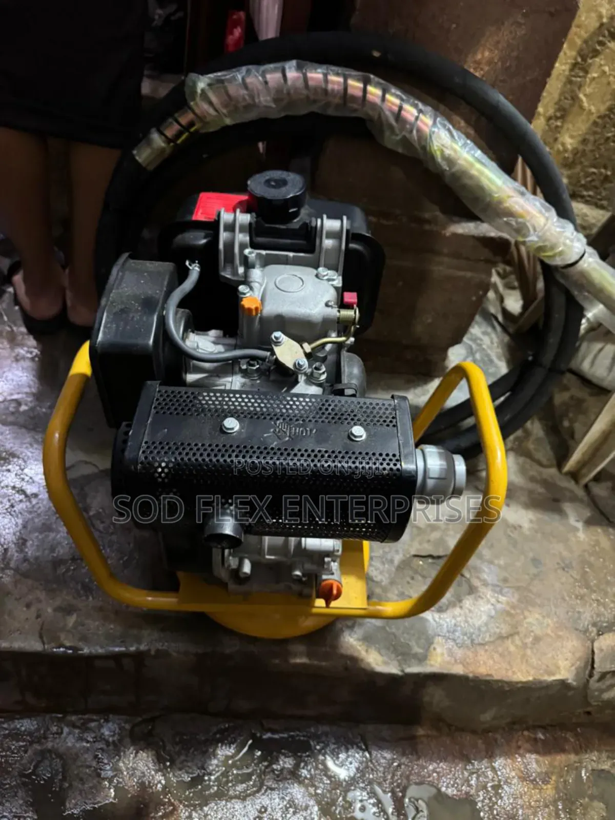 Rugged Diesel Poker Vibrator Machine With Hose