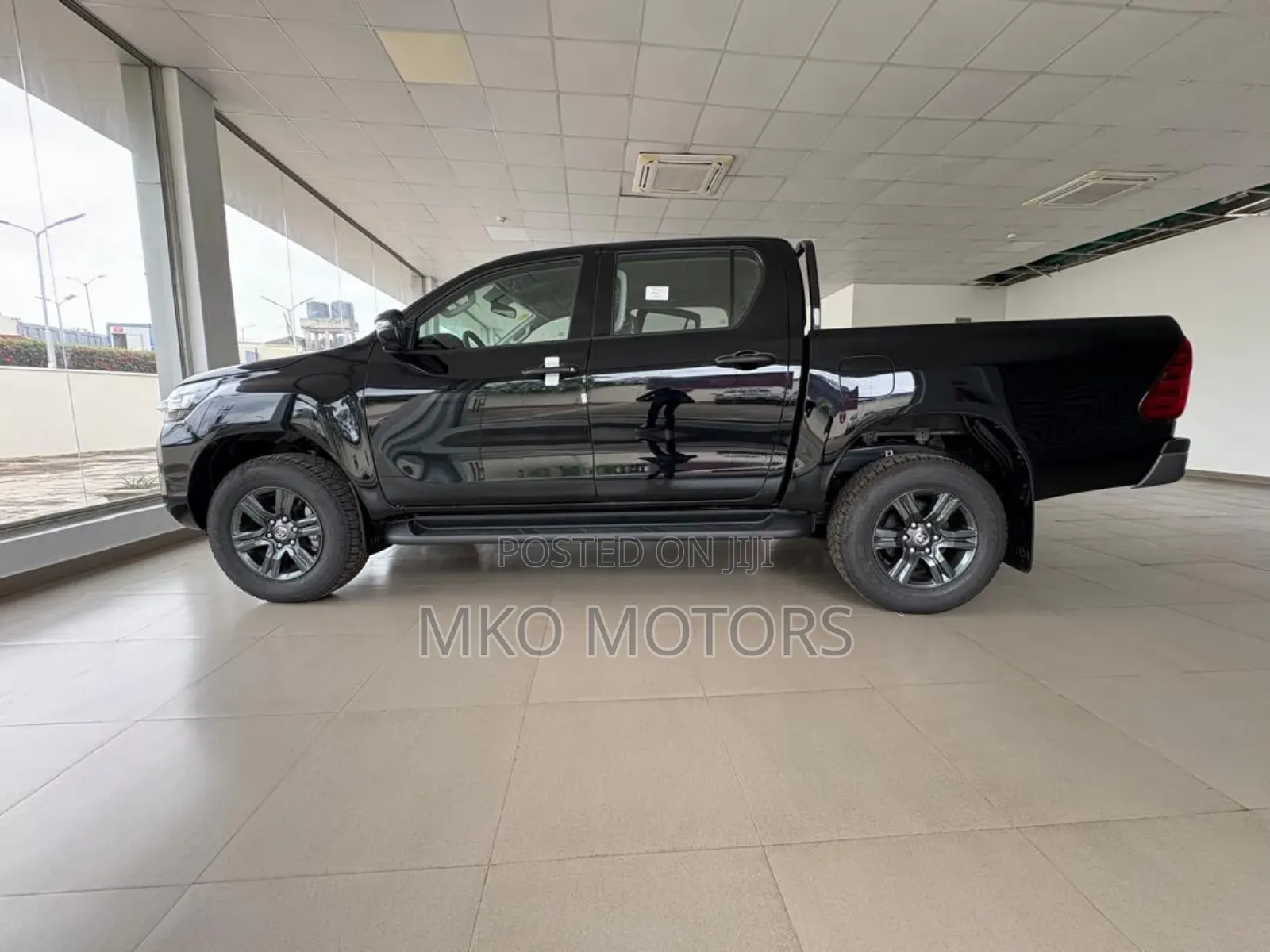 New Toyota Hilux 2024 Black