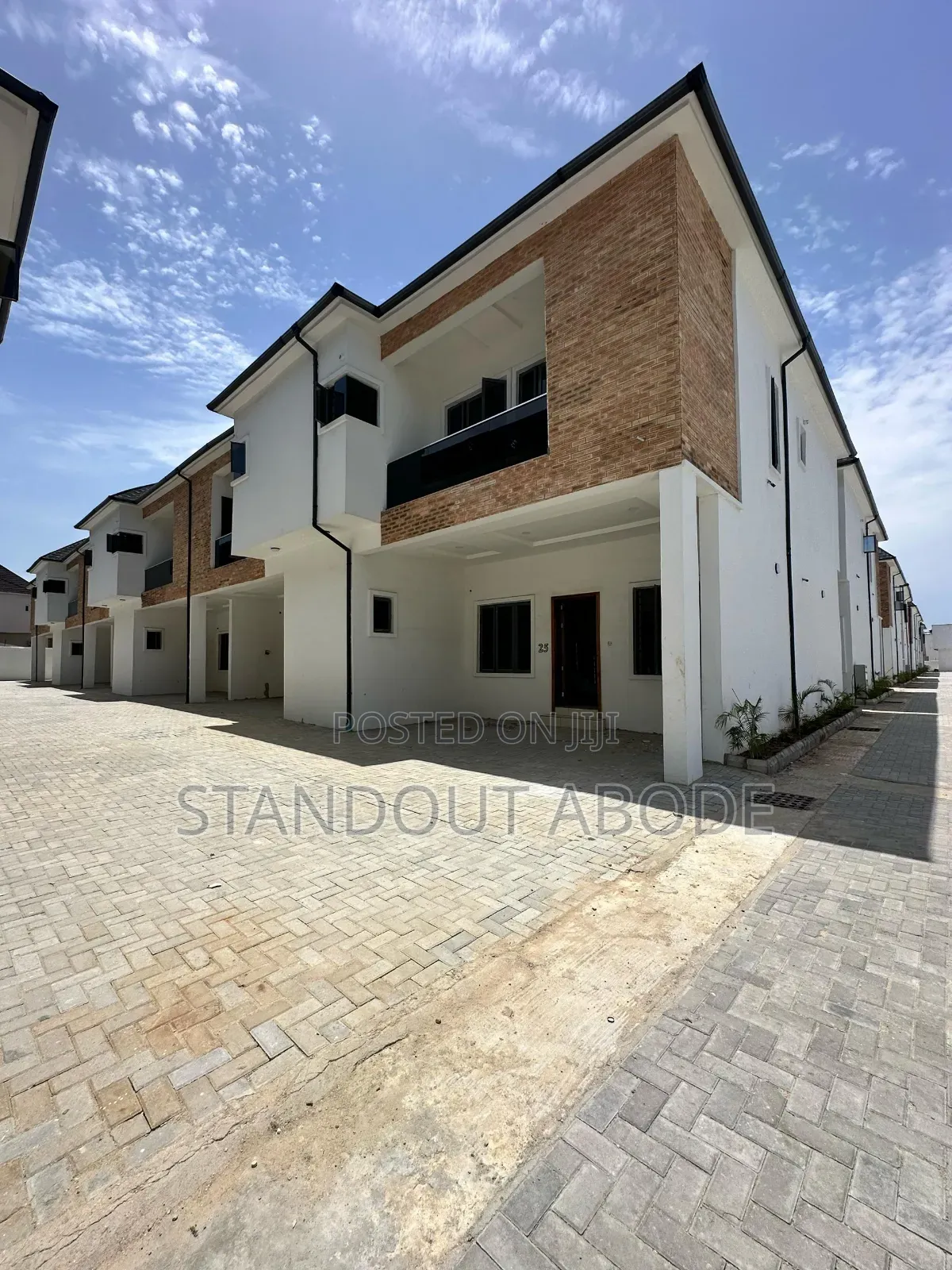 3bdrm Duplex in Inside An Estate, Ikota for sale