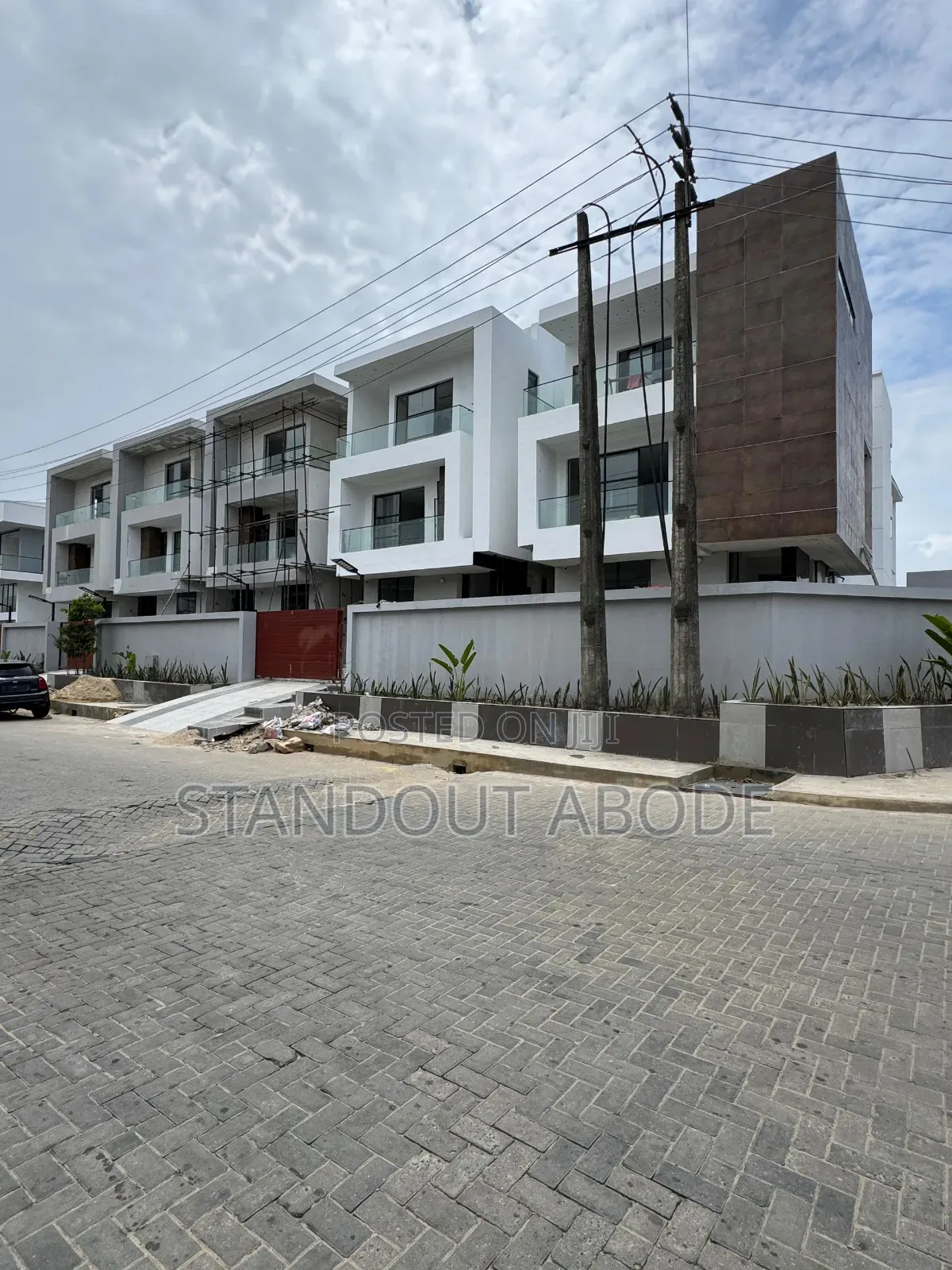 5bdrm Duplex in Secure Estate, Lekki Phase 1 for sale