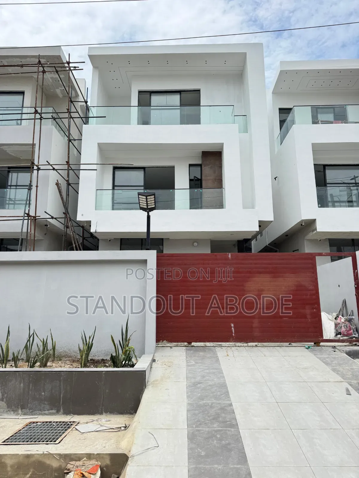5bdrm Duplex in Secure Estate, Lekki Phase 1 for sale