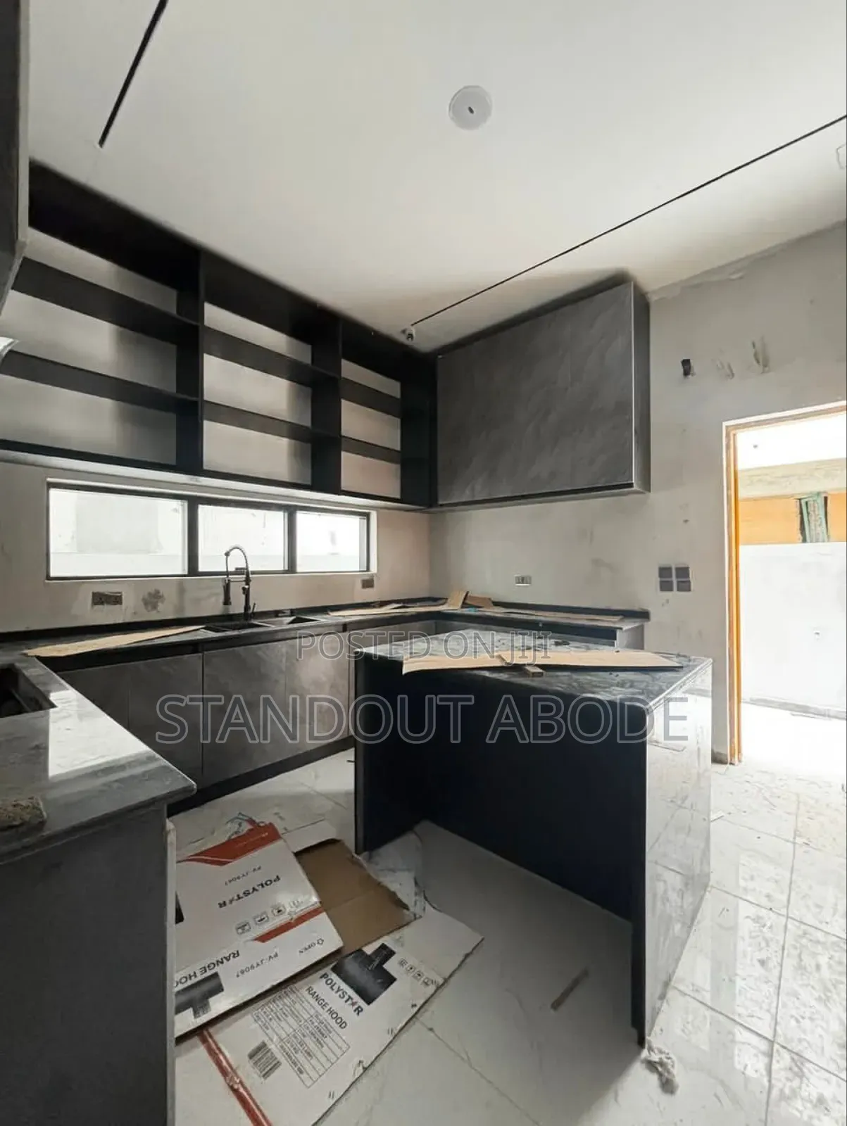 5bdrm Duplex in Secure Estate, Lekki Phase 1 for sale
