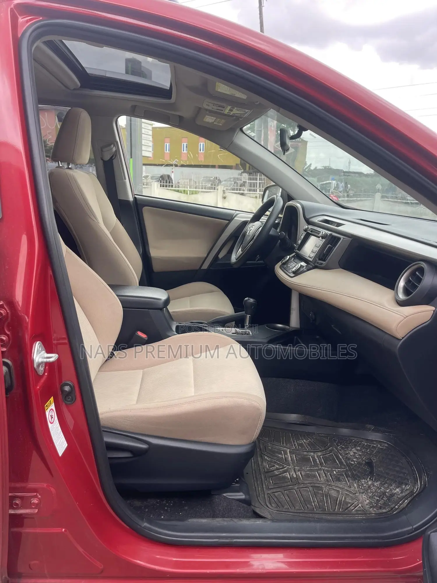 Toyota RAV4 XLE 4dr SUV AWD (2.5L 4cyl 6A) 2015 Red