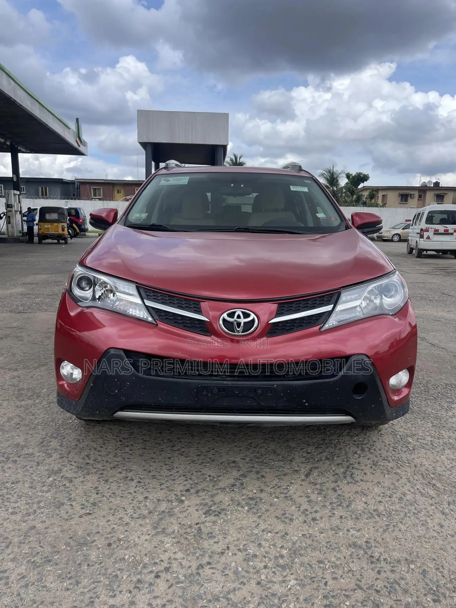 Toyota RAV4 XLE 4dr SUV AWD (2.5L 4cyl 6A) 2015 Red