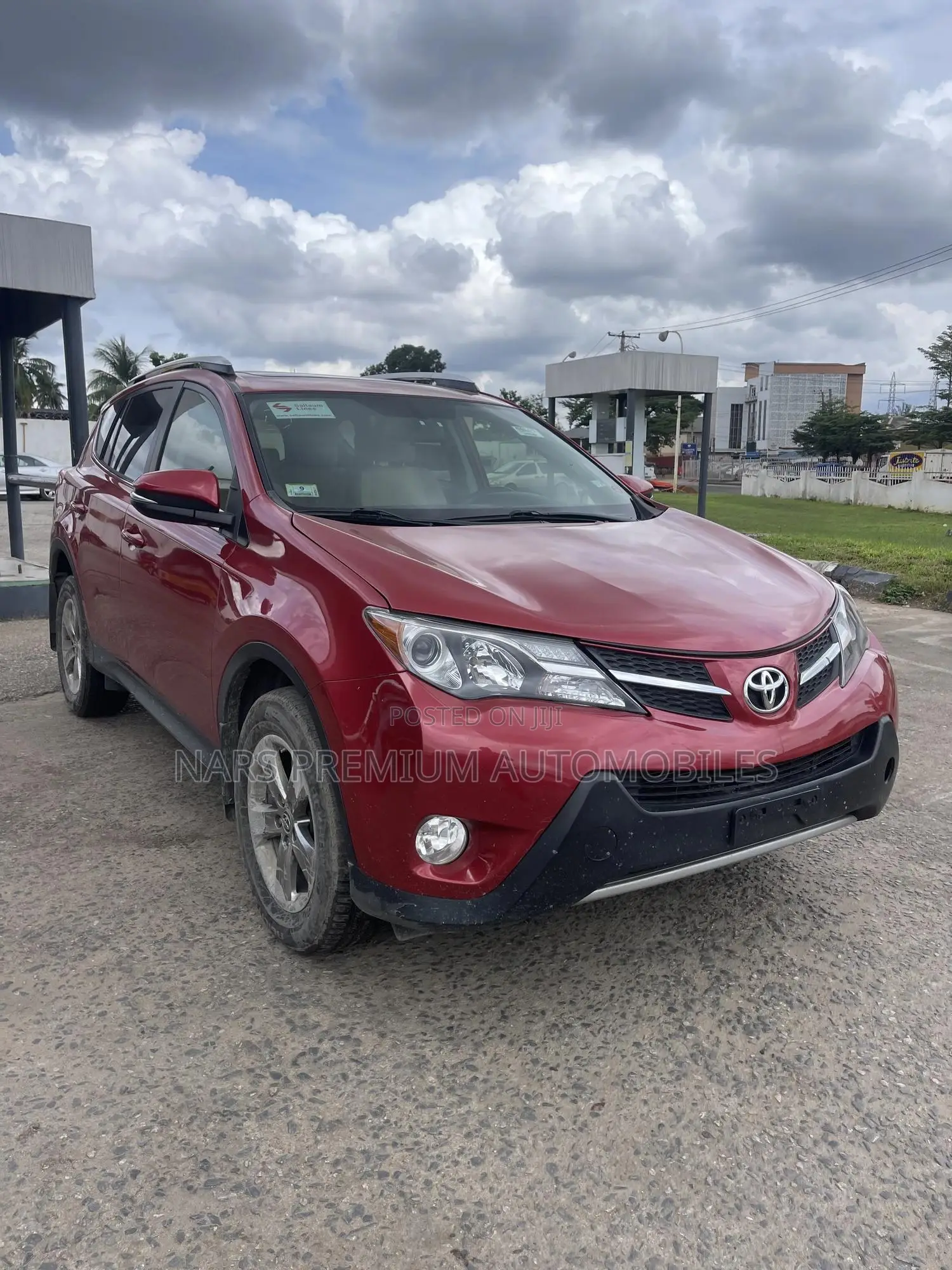Toyota RAV4 XLE 4dr SUV AWD (2.5L 4cyl 6A) 2015 Red