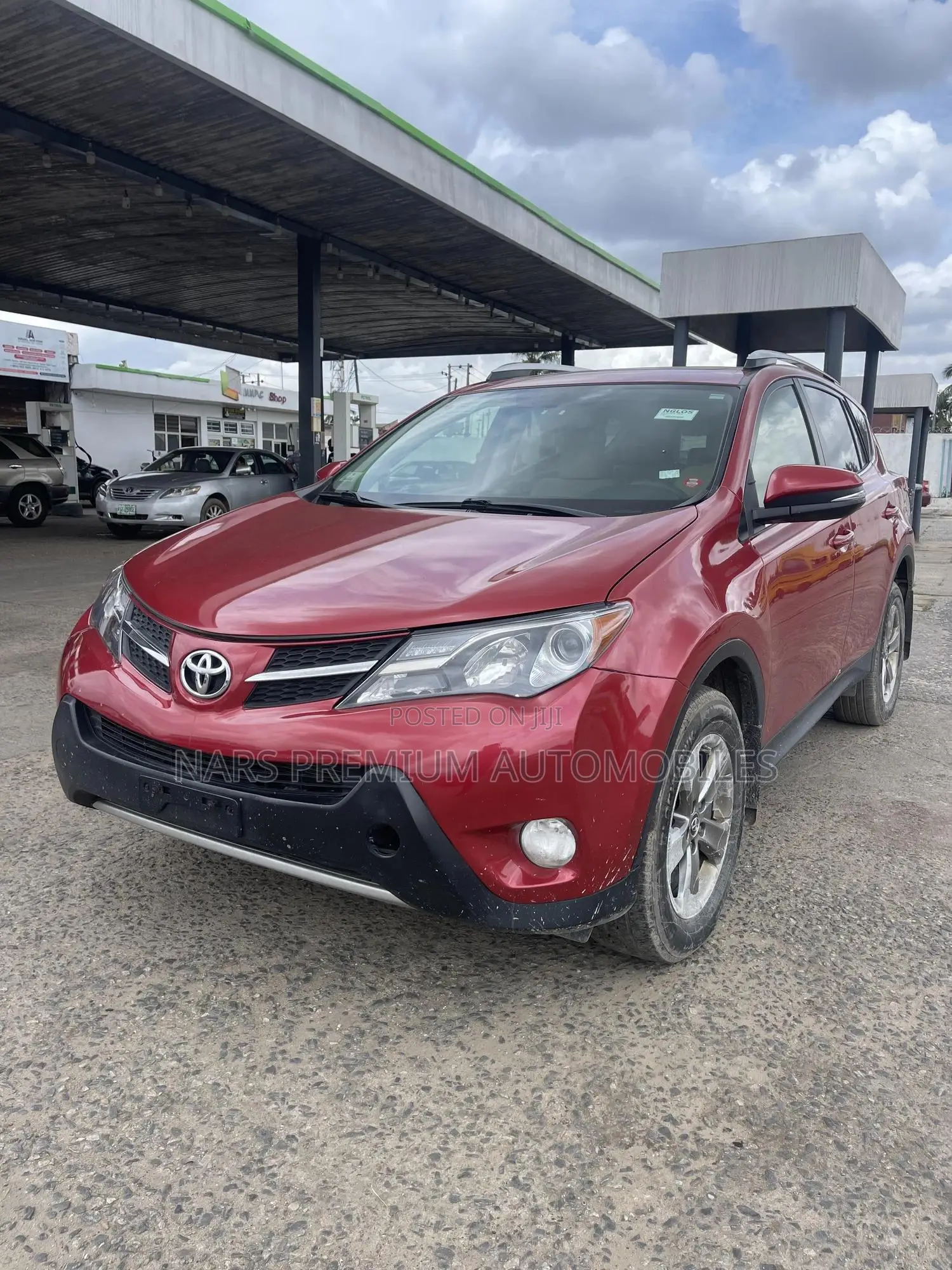 Toyota RAV4 XLE 4dr SUV AWD (2.5L 4cyl 6A) 2015 Red