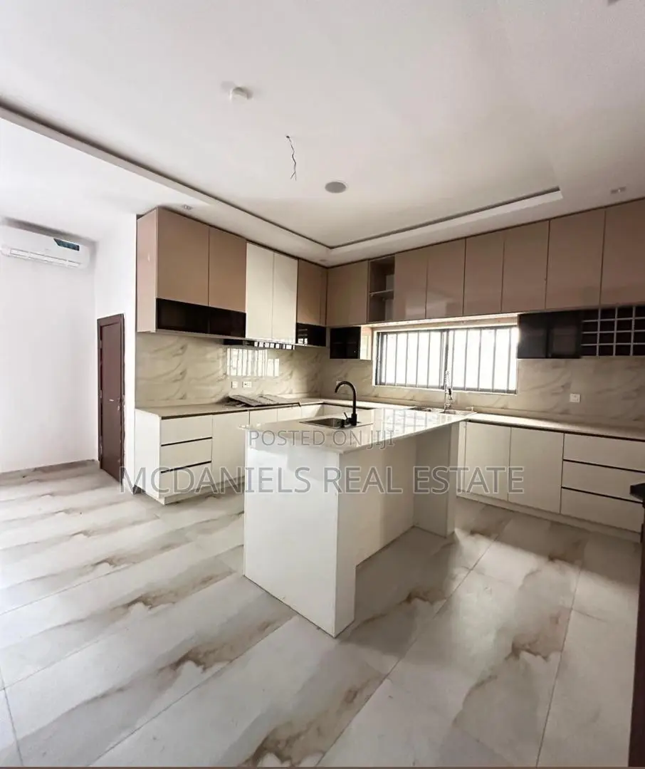 Furnished 5bdrm Duplex in Lekki Phase 1 for sale
