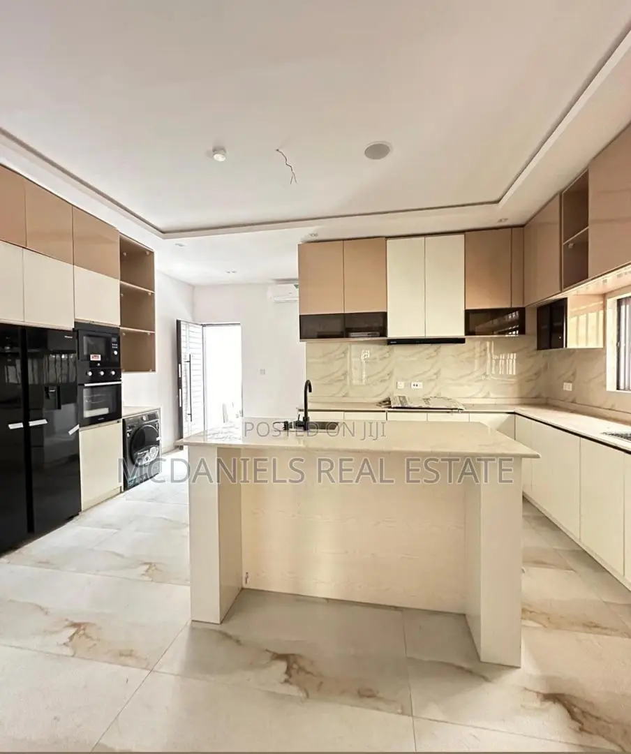 Furnished 5bdrm Duplex in Lekki Phase 1 for sale