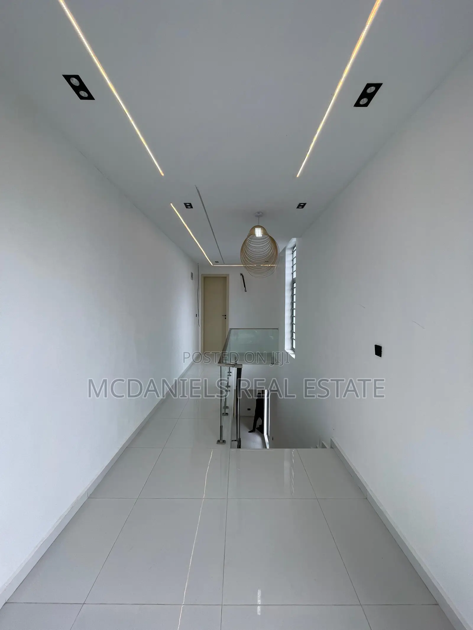 Furnished 6bdrm Duplex in Chevron for sale