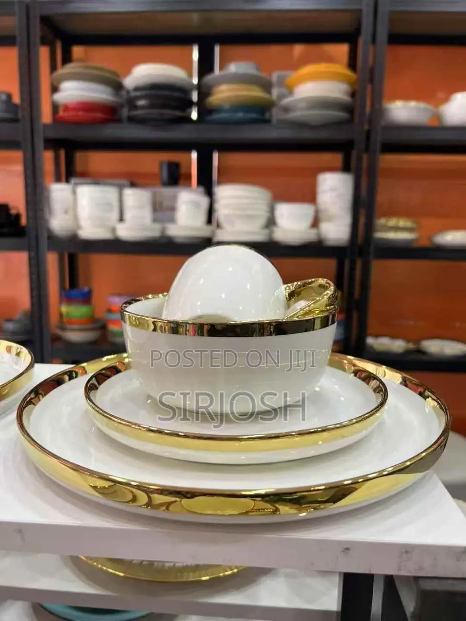 Unique 16pcs Black And Gold Dinner Set