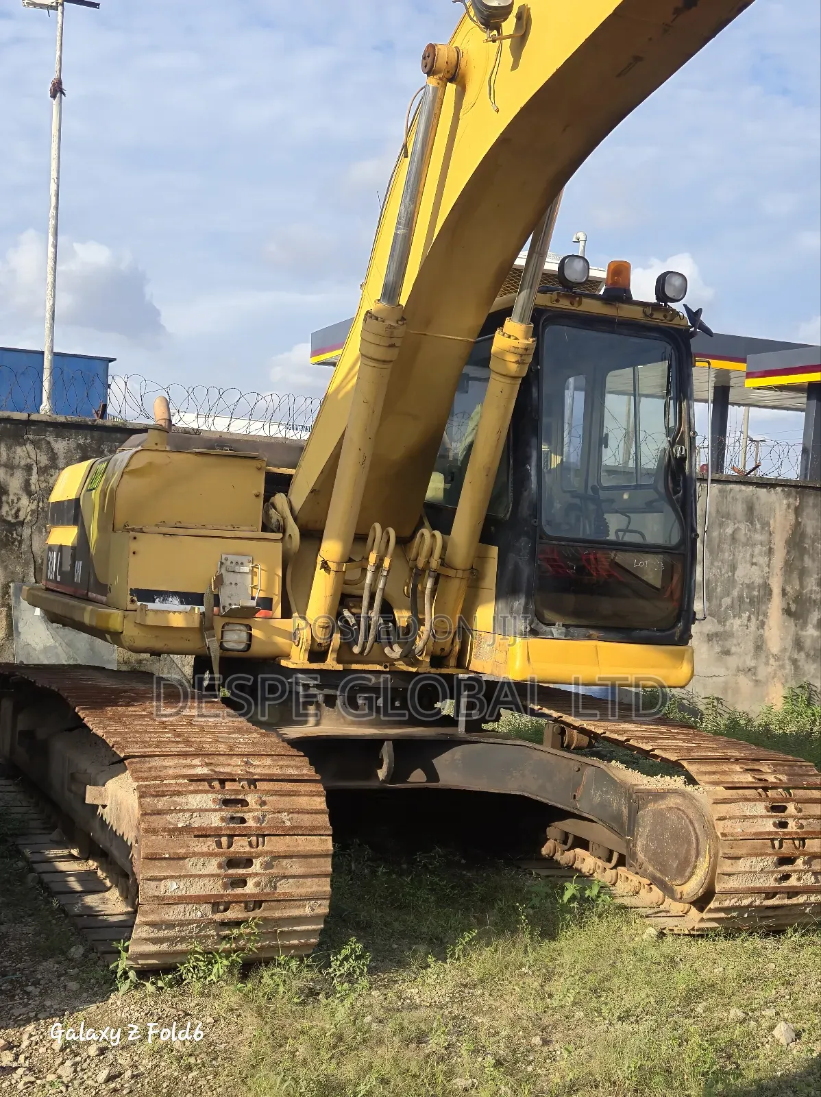 A Caterpillar Excavator 320l