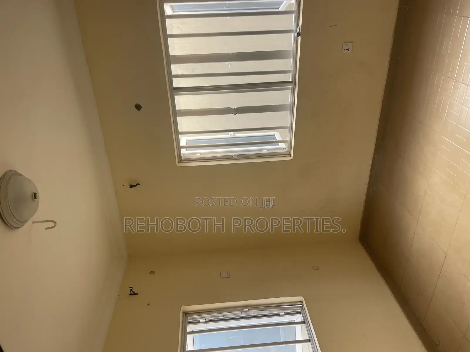 2bdrm Bedsitter in Ire Akari Quarter, Akala Express for rent