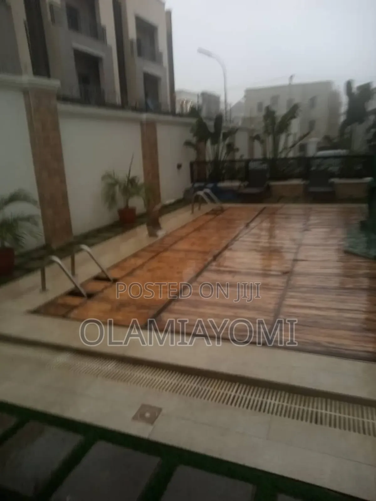 Fully Automated Pool Cover With Remote Control