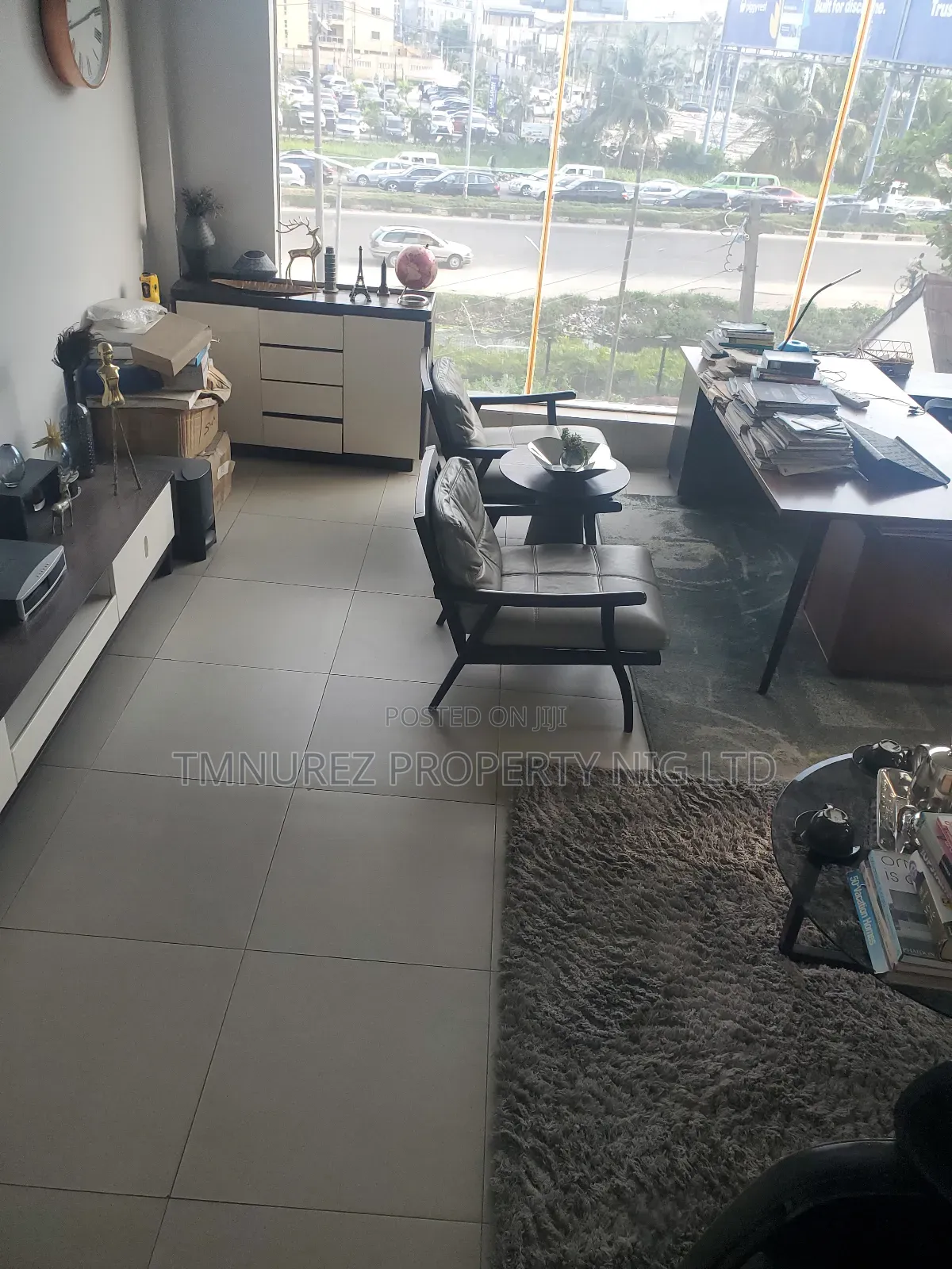 Very Big Open Space Showroom at Lekki Phase1 Facing the Express