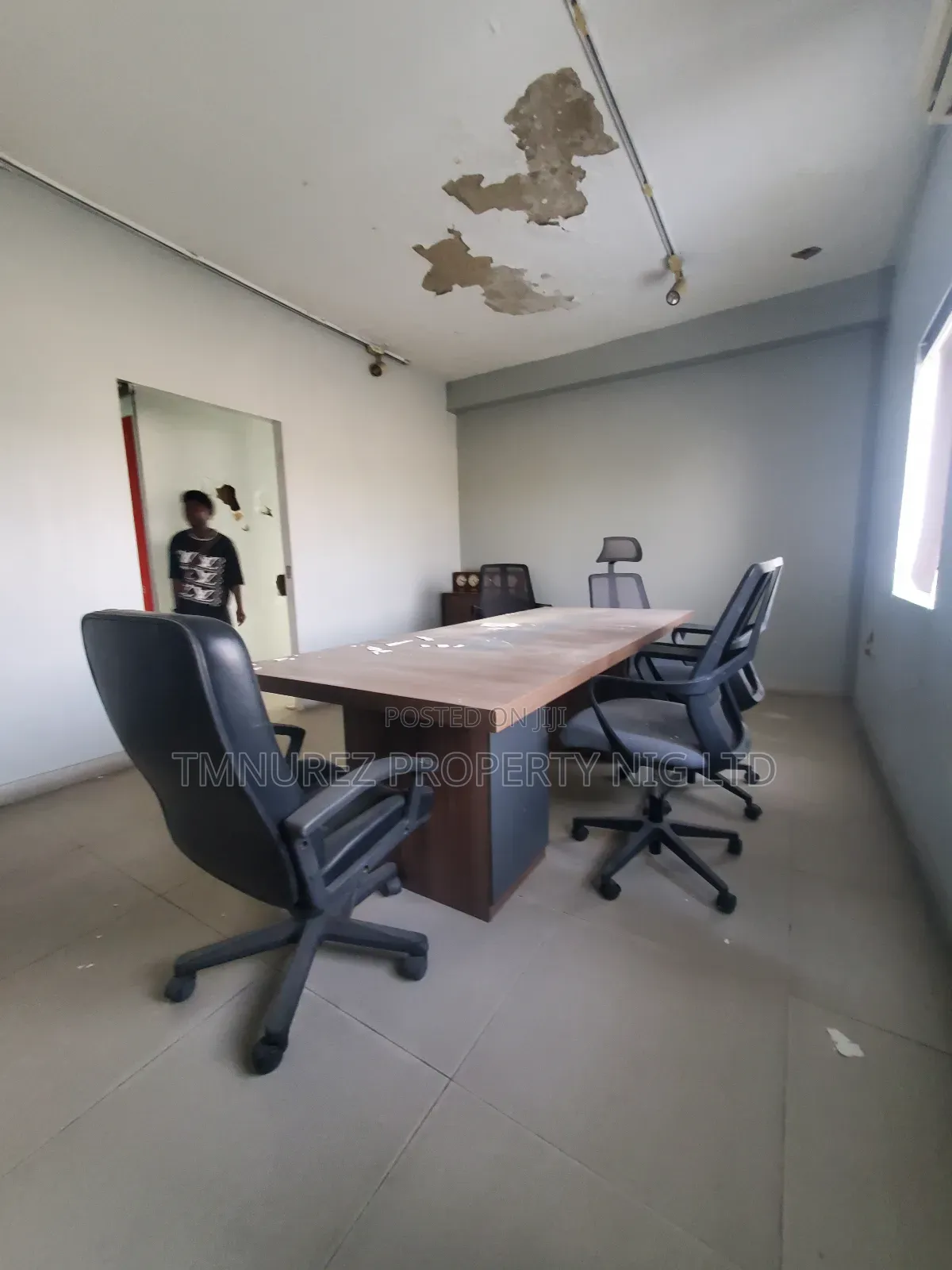 Very Big Open Space Showroom at Lekki Phase1 Facing the Express
